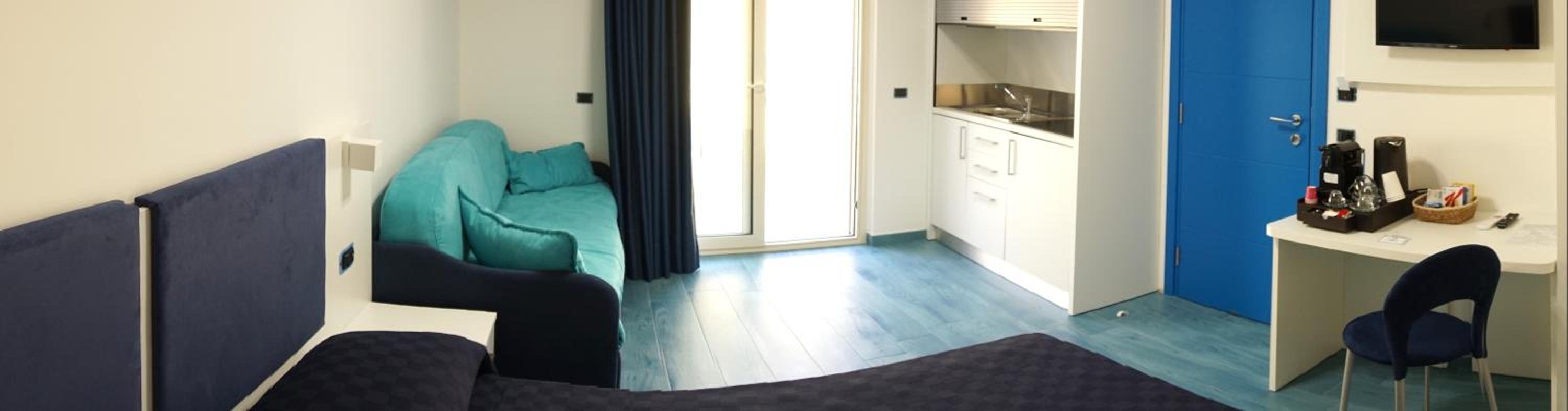 Junior Suite with Partial Sea View photo 2