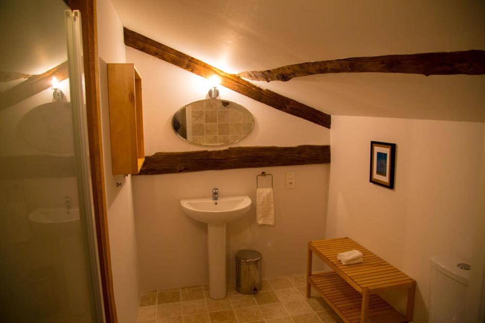 Two-Bedroom House - Photo 2