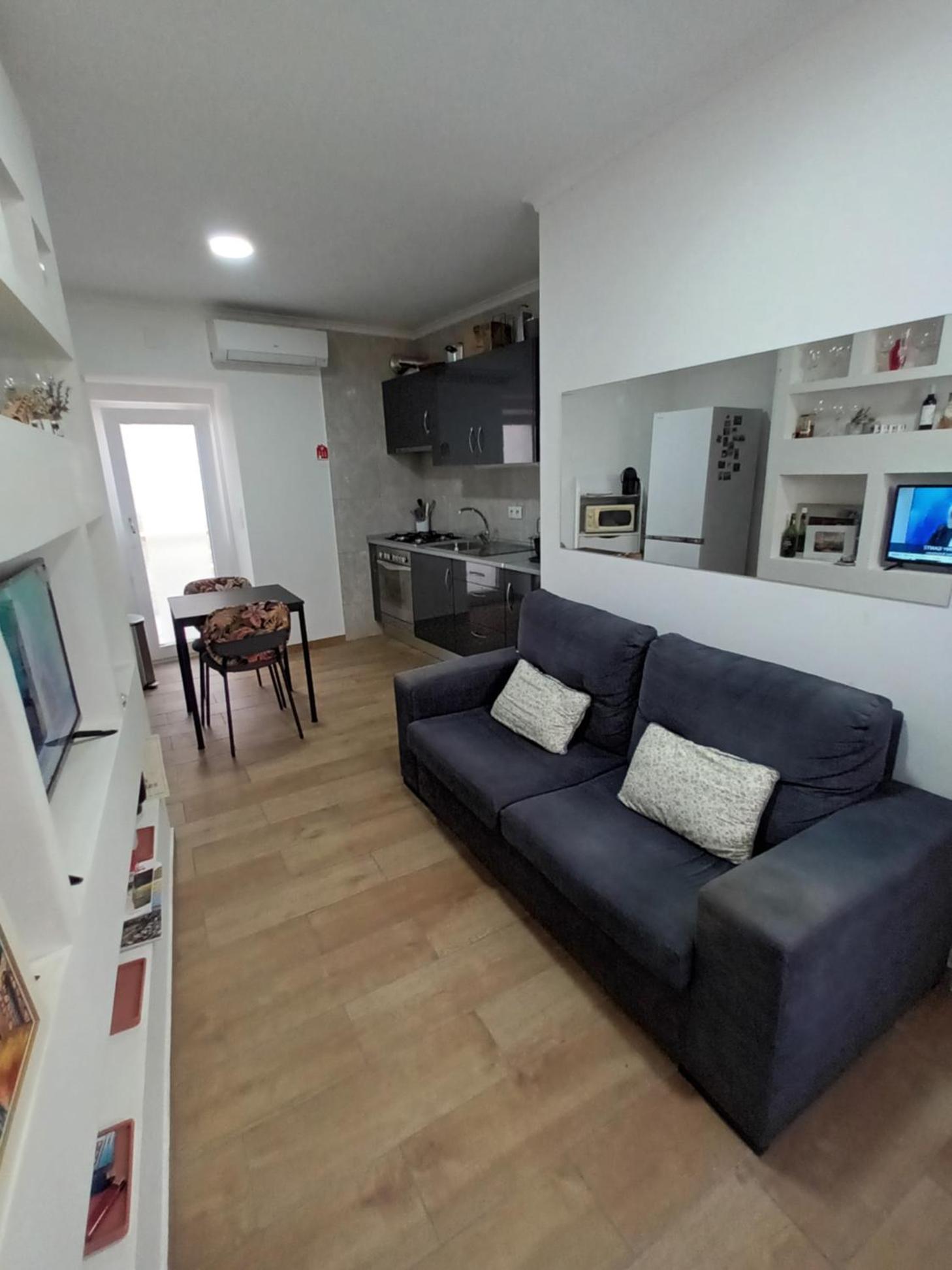 One-Bedroom Apartment photo 2