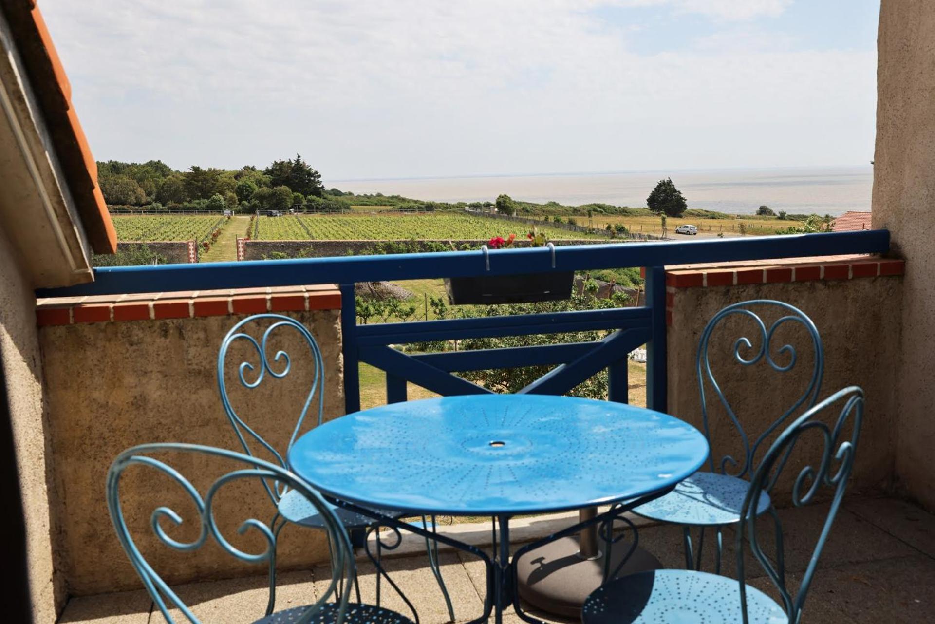One-Bedroom Apartment With Sea View photo 2
