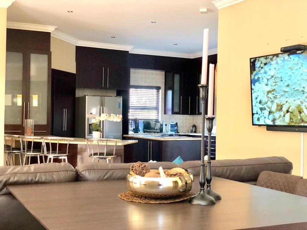 Four-Bedroom House photo 2