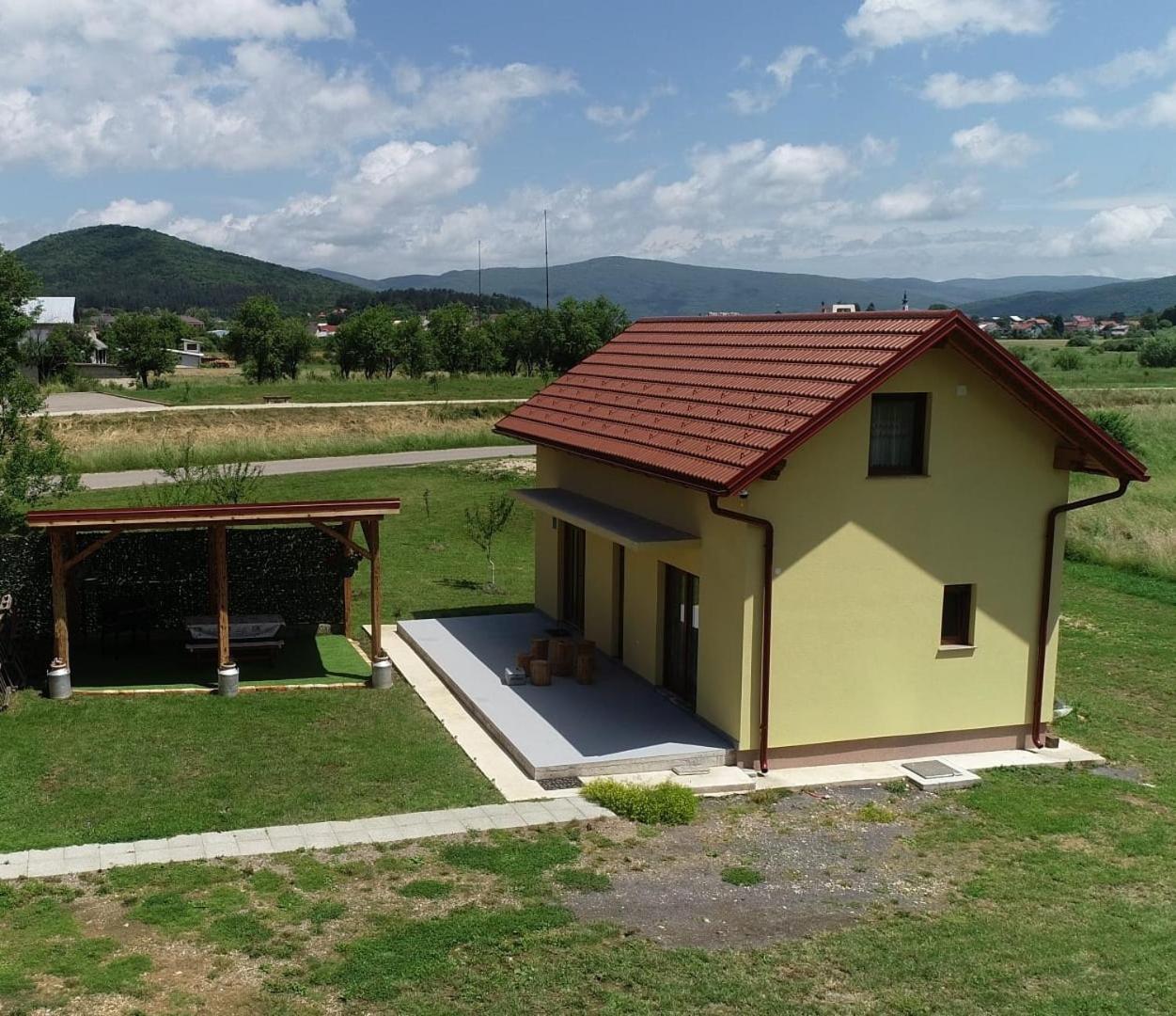 Three-Bedroom House photo 2