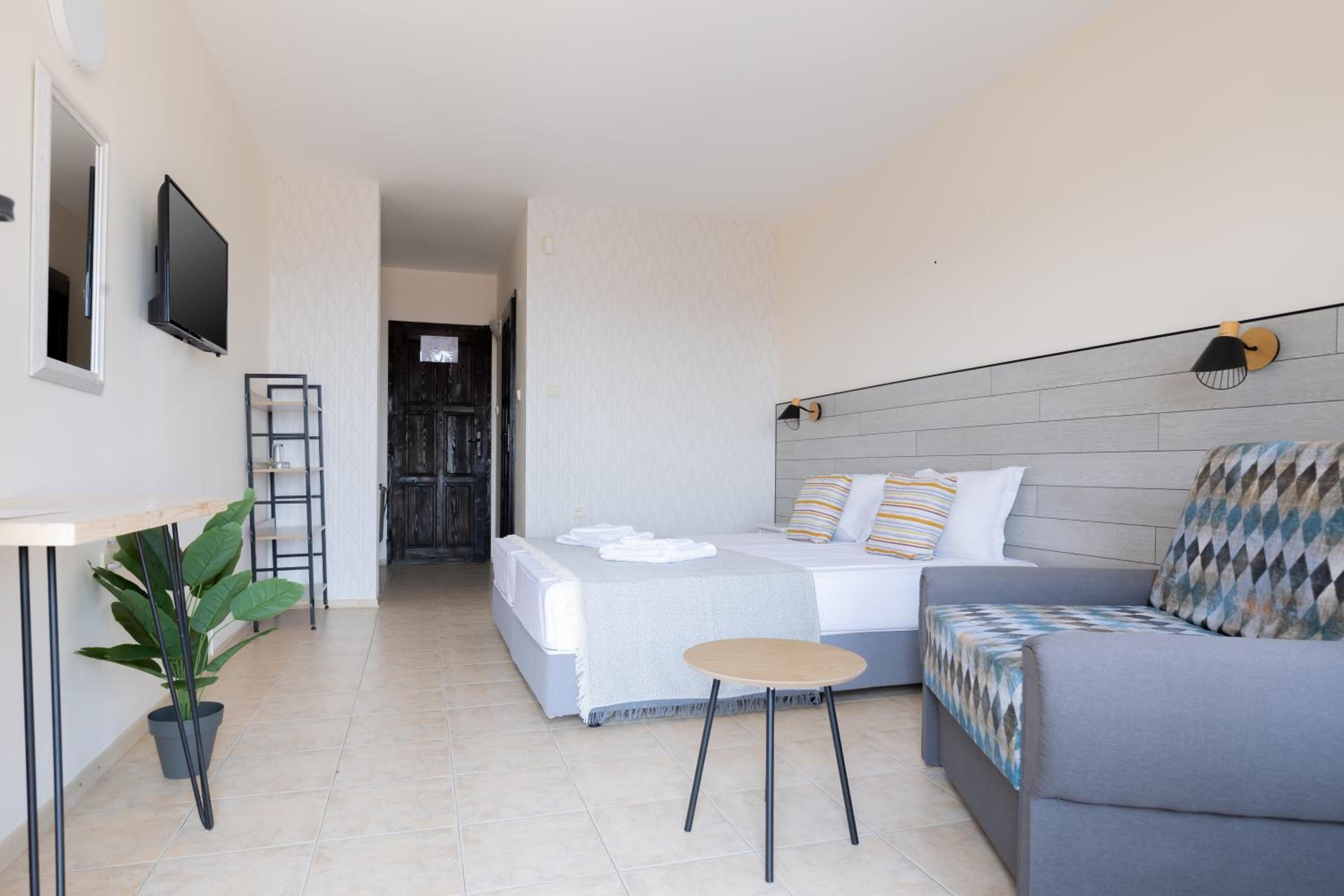 Double or Twin Room with Sea View photo 1