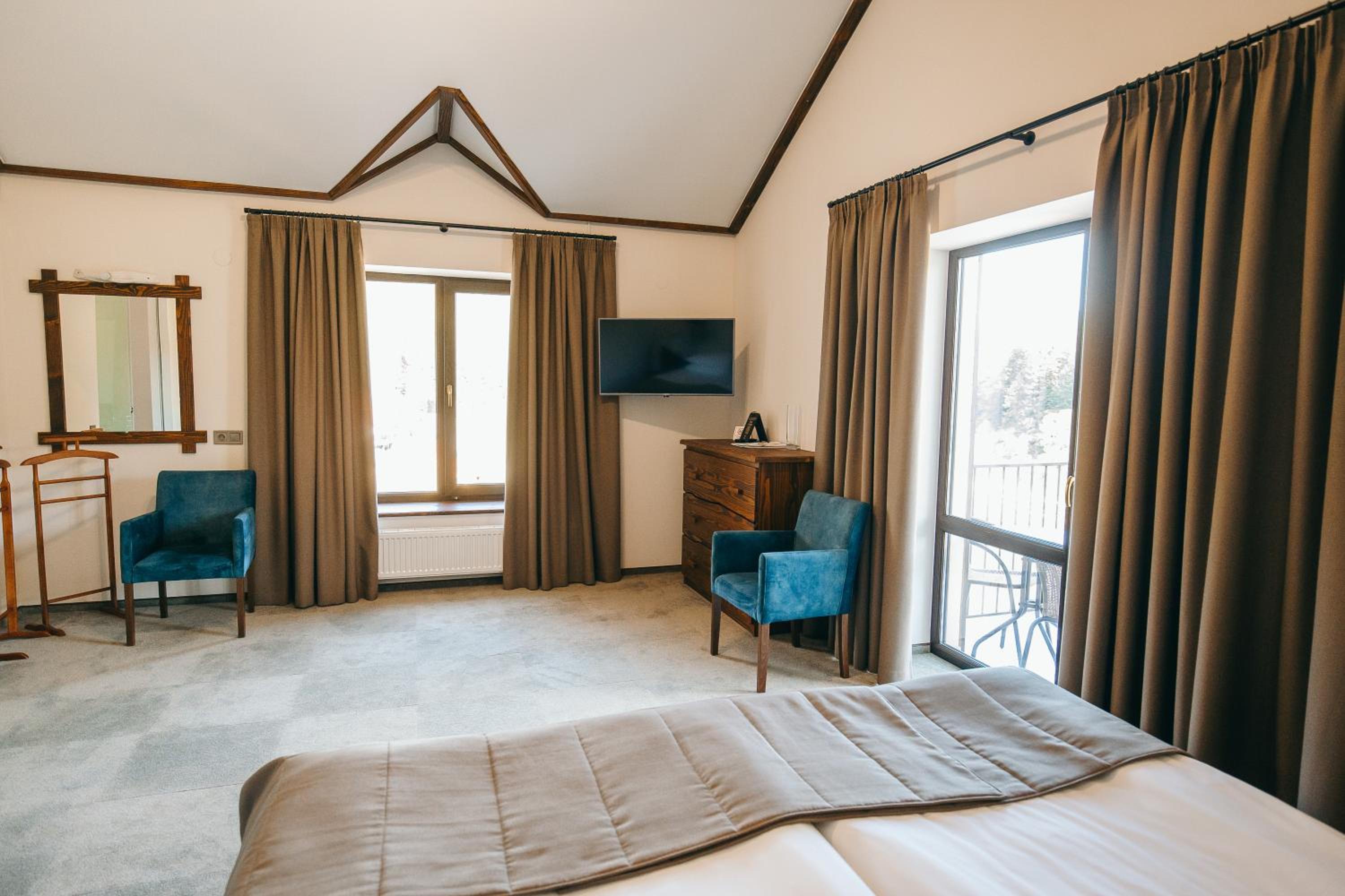 Suite with Mountain View photo 2