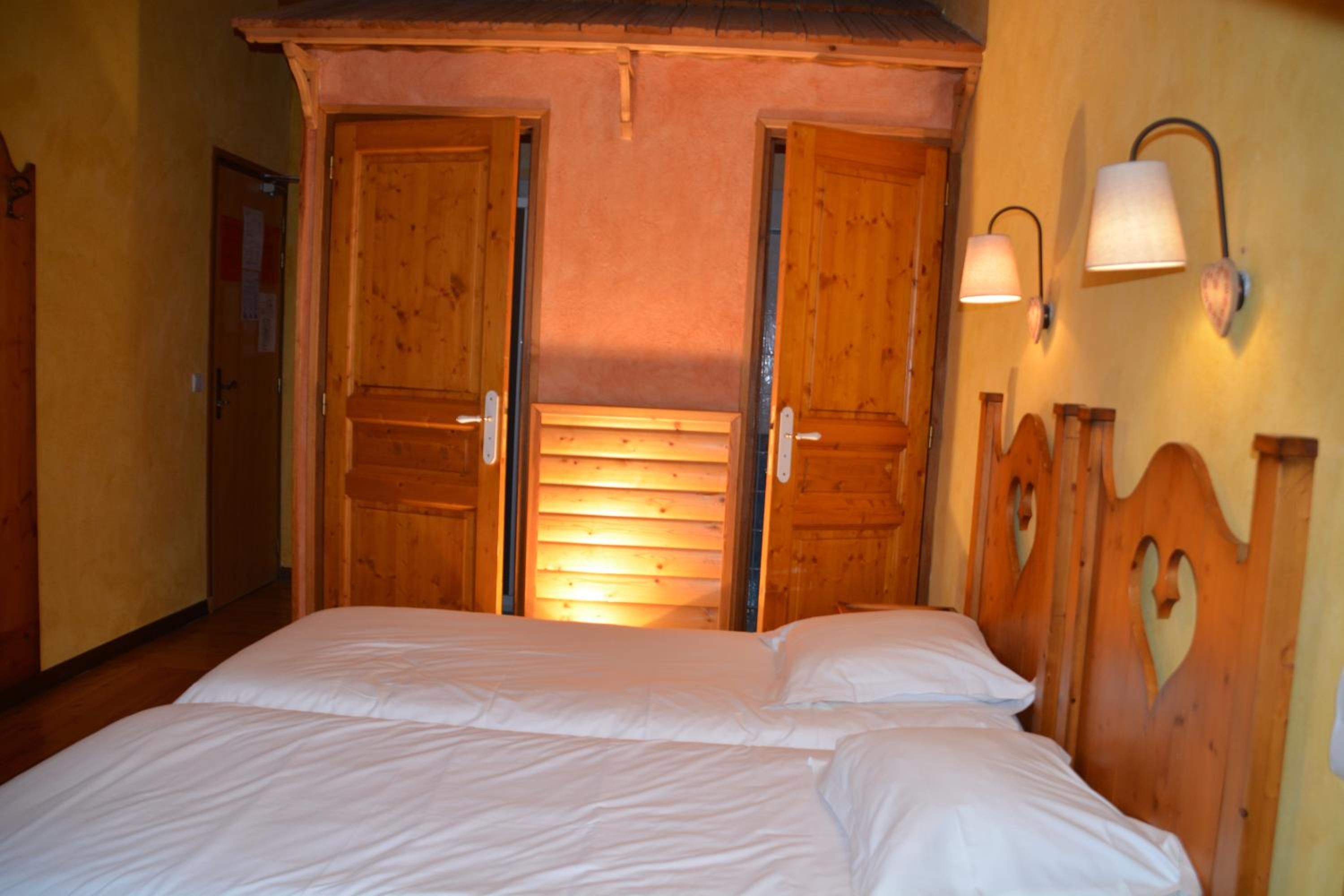 Twin Room - Photo 1