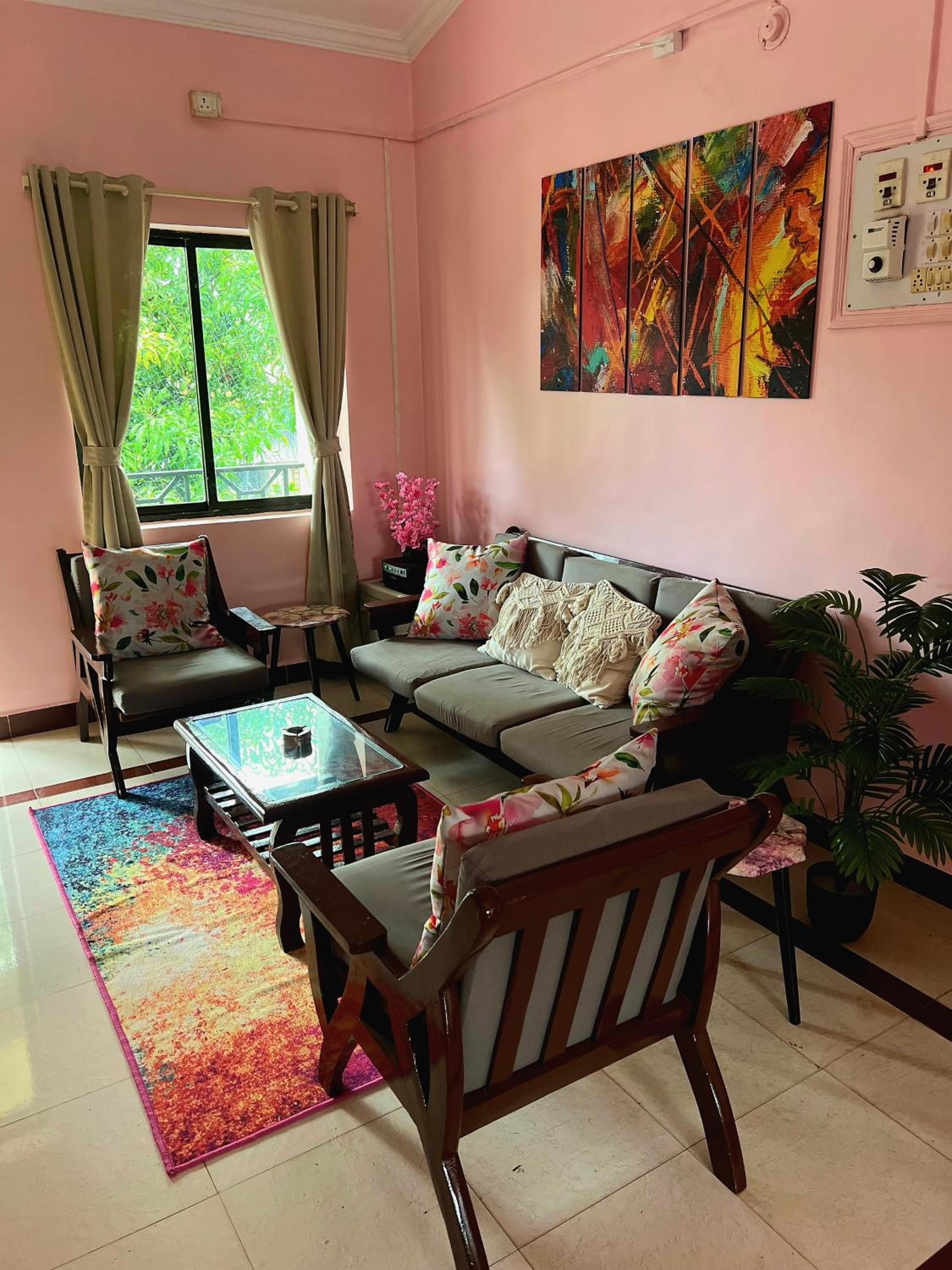 Two-Bedroom Apartment with Pool View photo 3