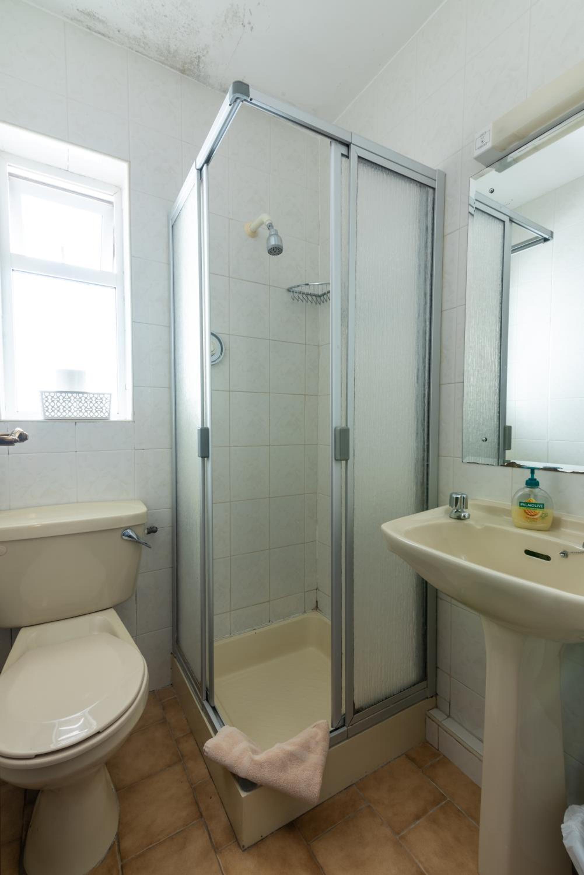 Double or Twin Room with Bathroom - Photo 3