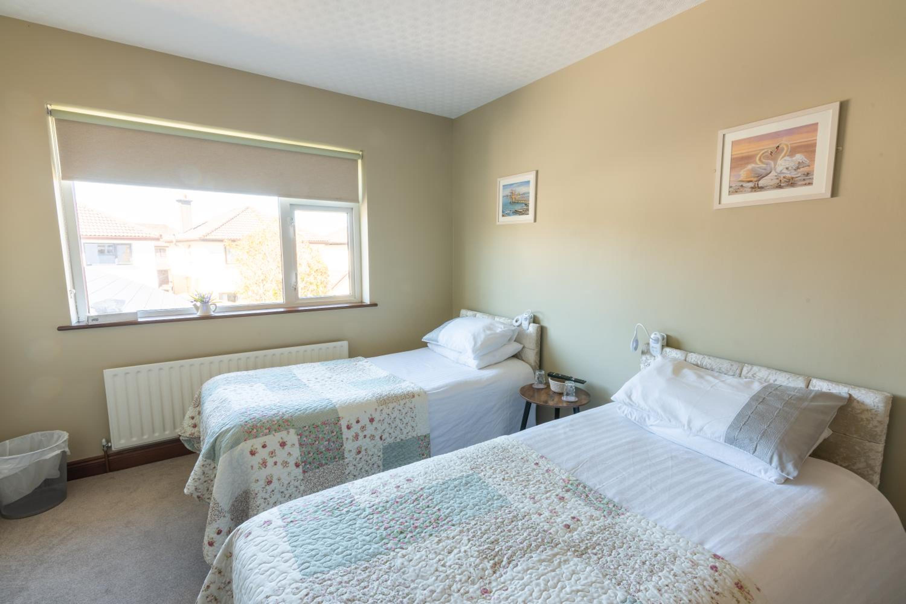 Double or Twin Room with Private Bathroom - Photo 6