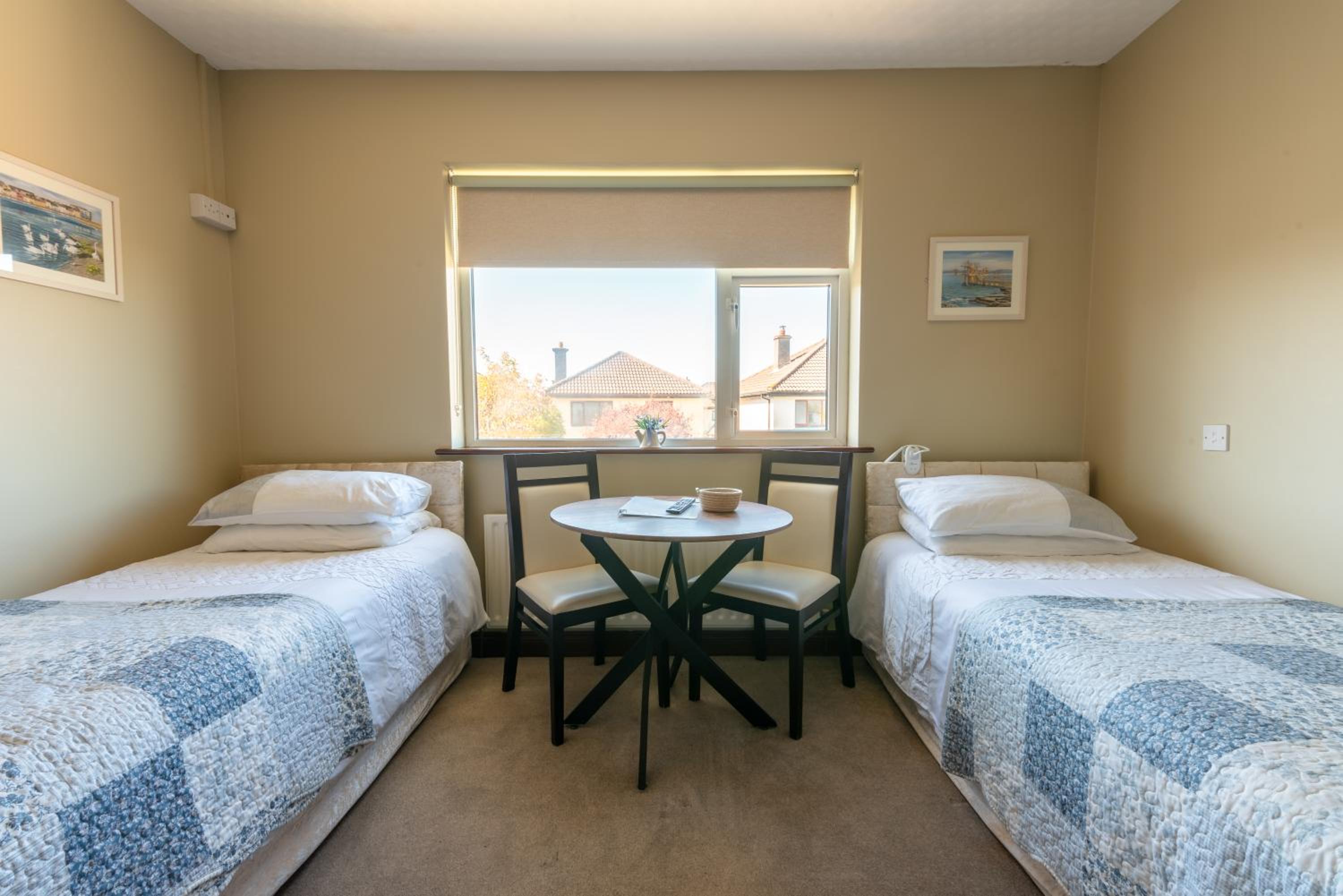 Double or Twin Room with Bathroom - Photo 1