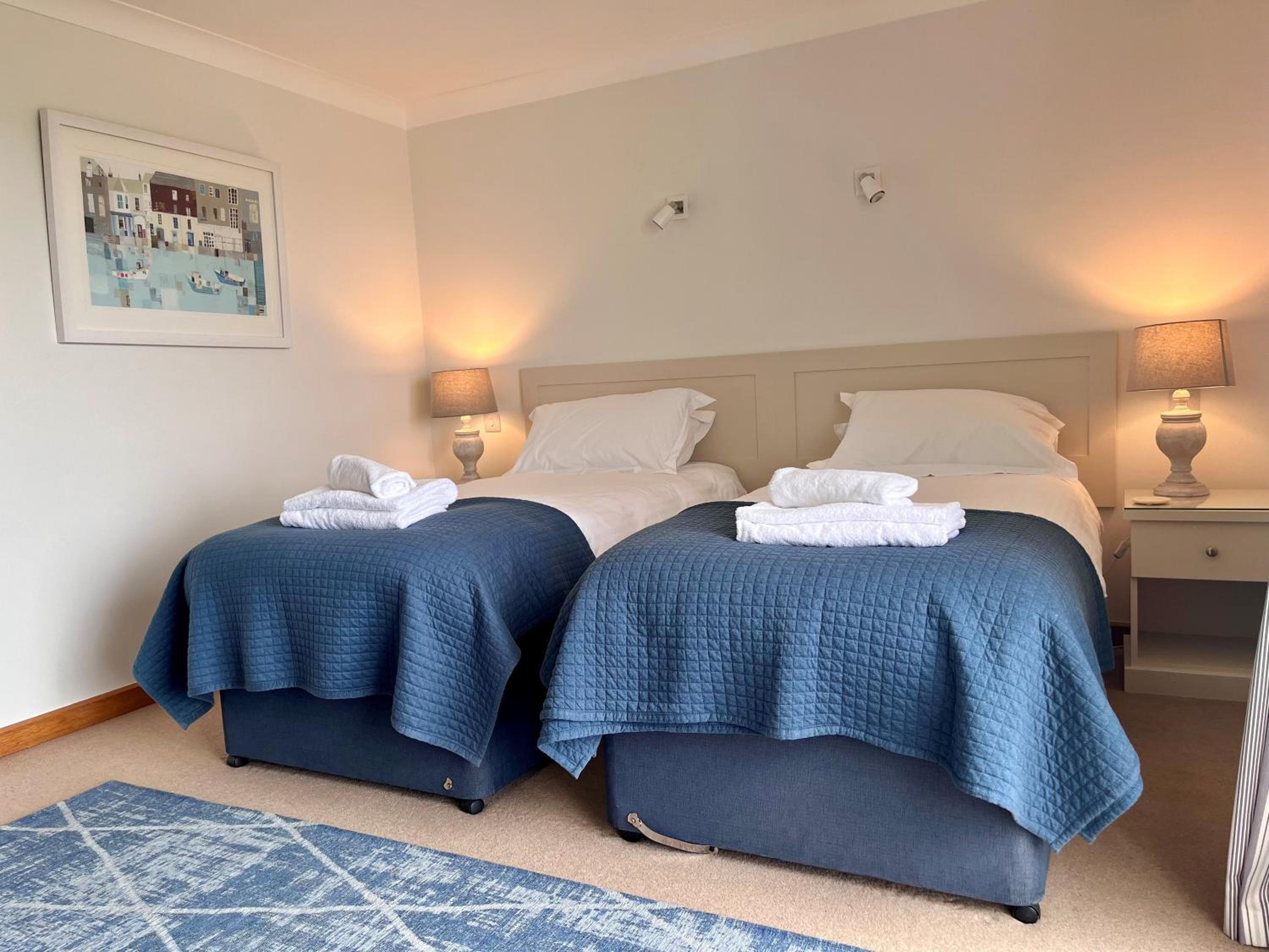 One-Bedroom Apartment with Sea View