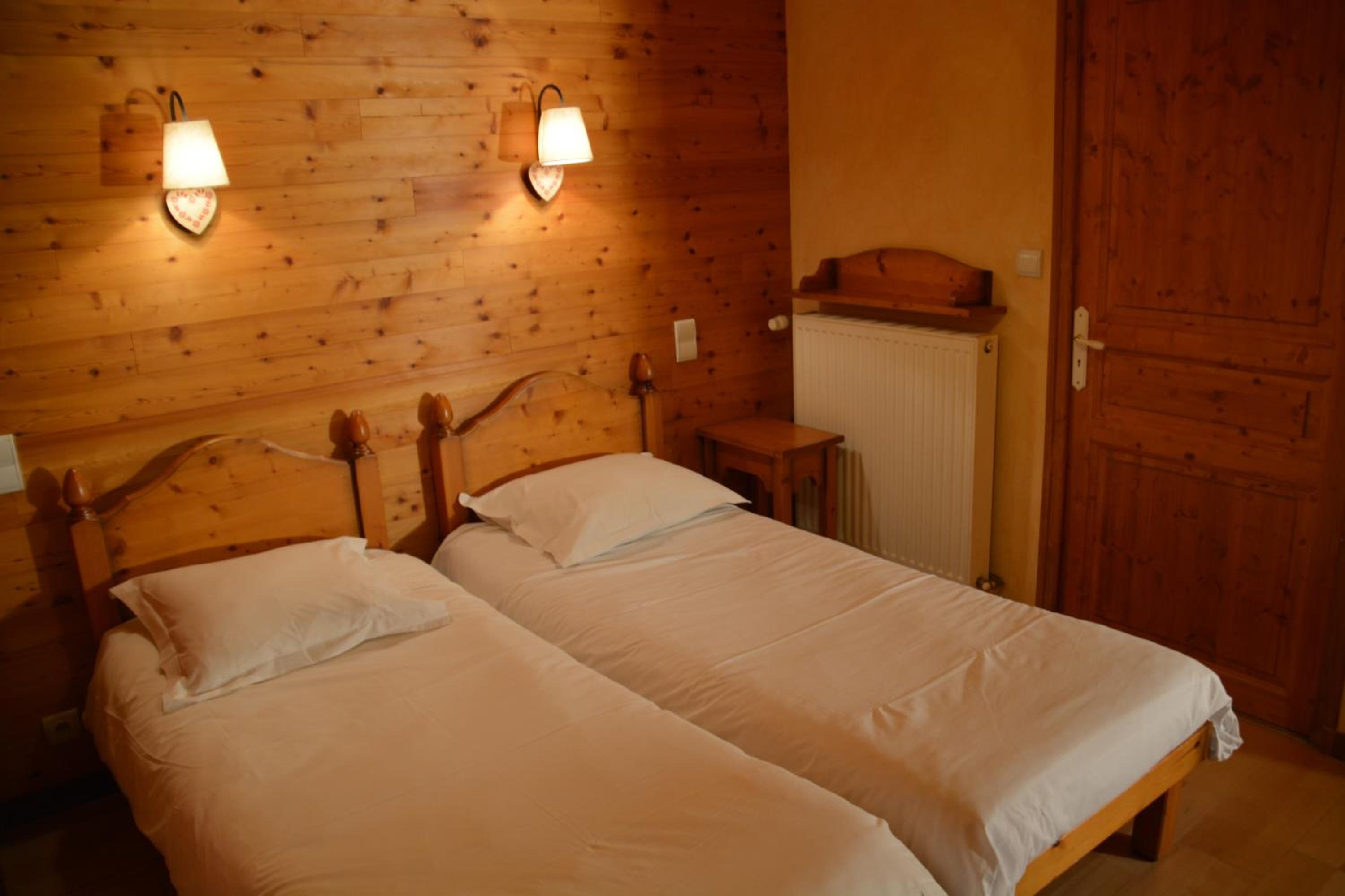 Twin Room - Photo 3