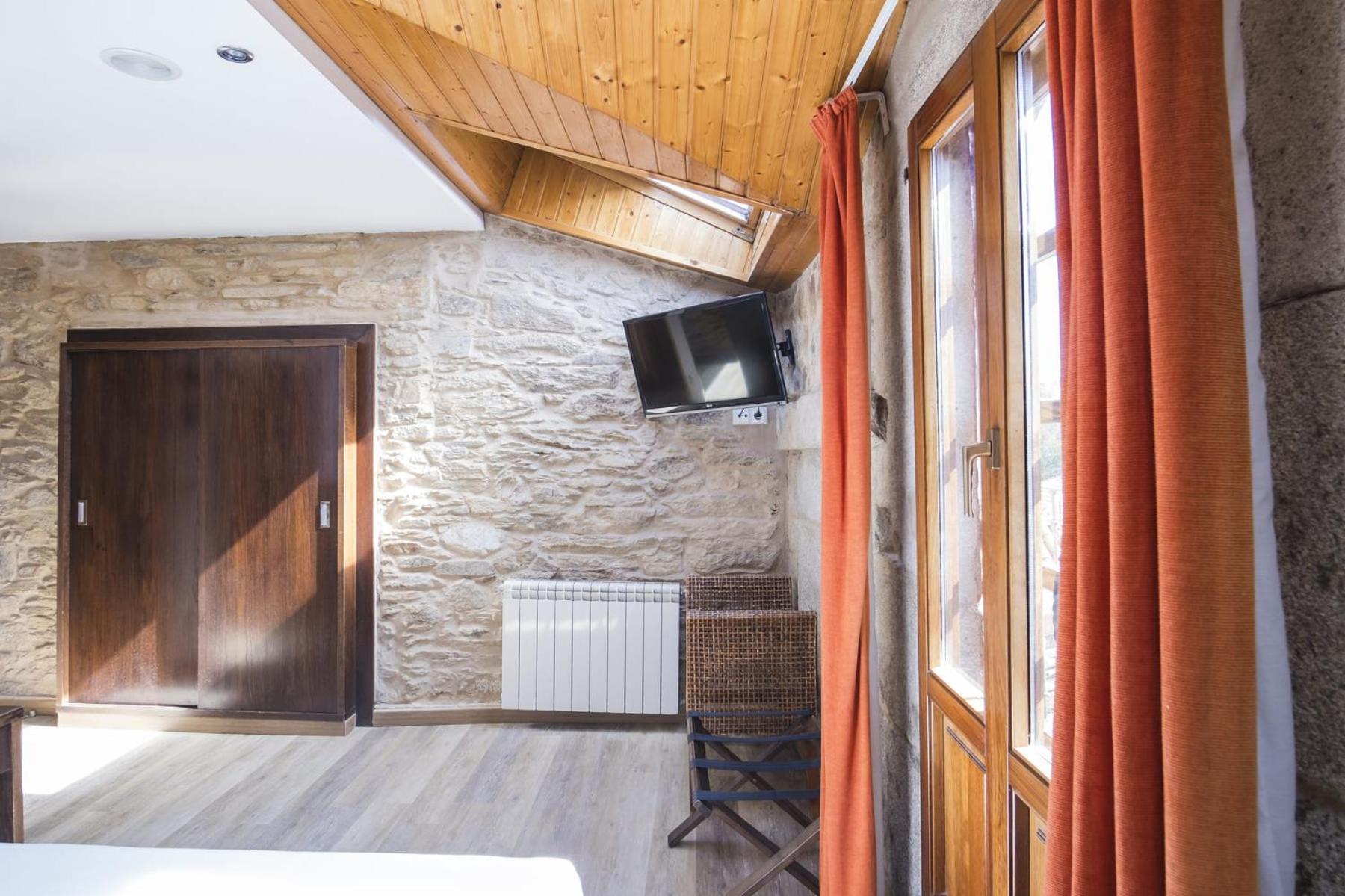 Premium Double Room - Photo 16