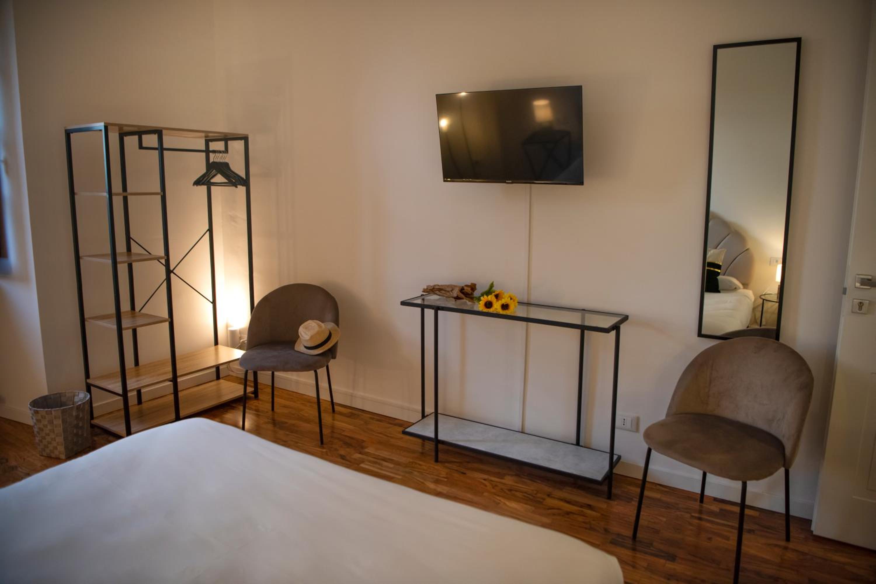 Double or Twin Room with Shared Bathroom photo 2
