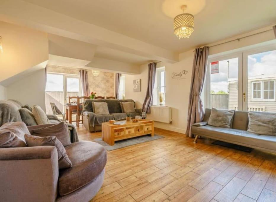 Four-Bedroom House photo 1