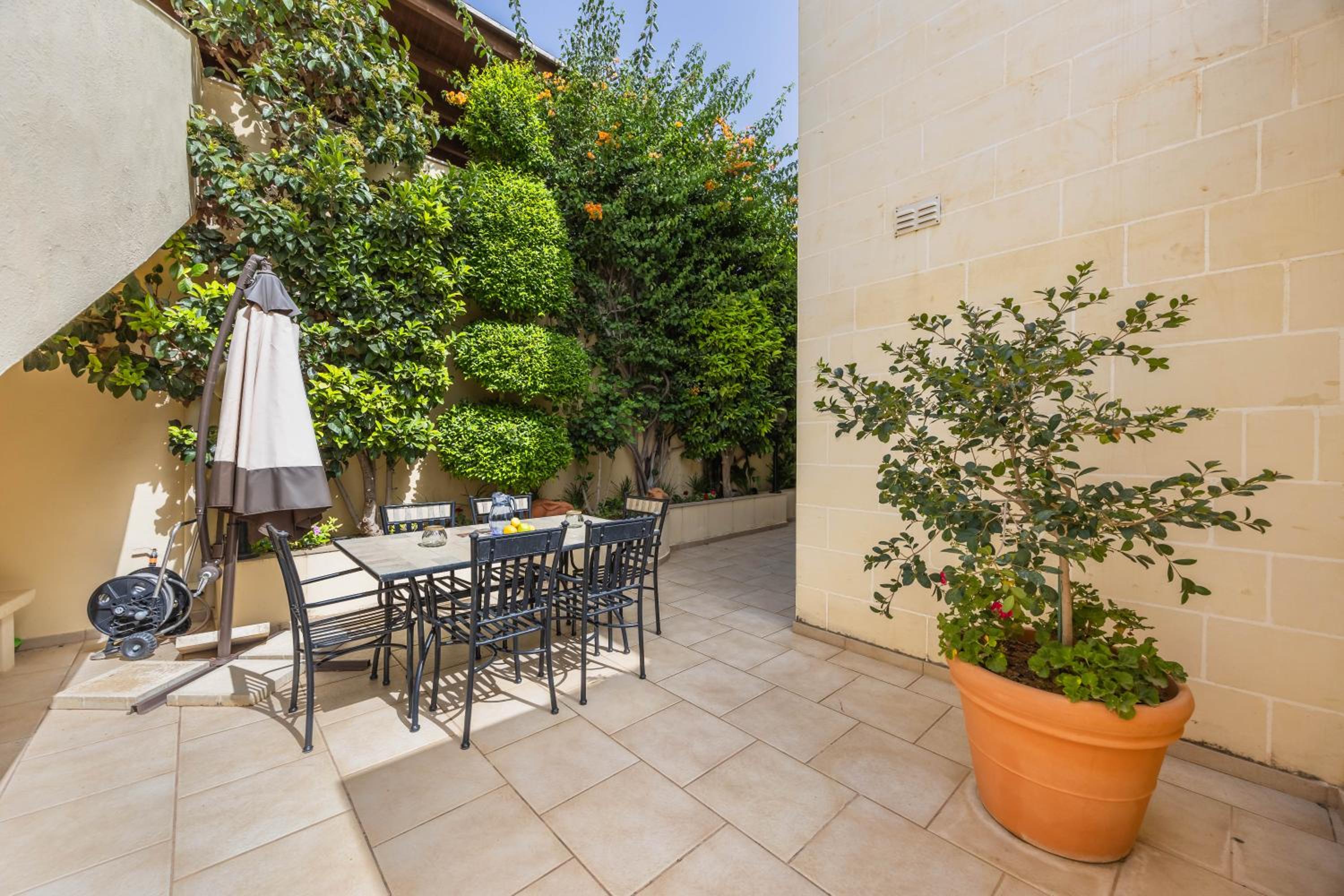 Villa photo 2