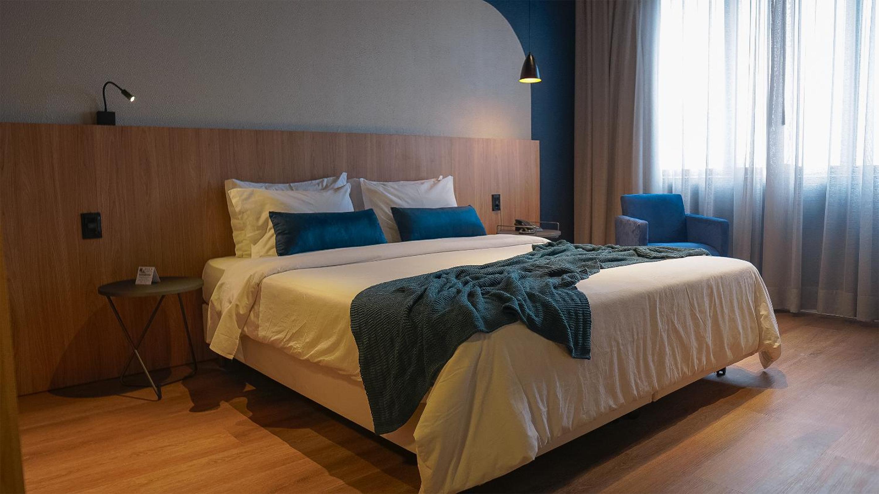 Suite - Photo 1