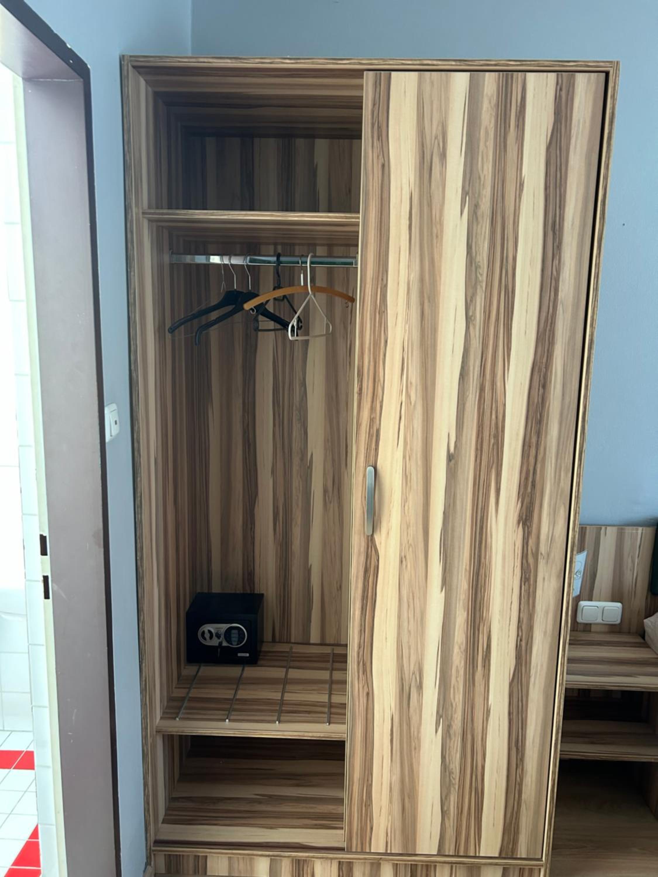Double Room with Private Bathroom - Photo 8