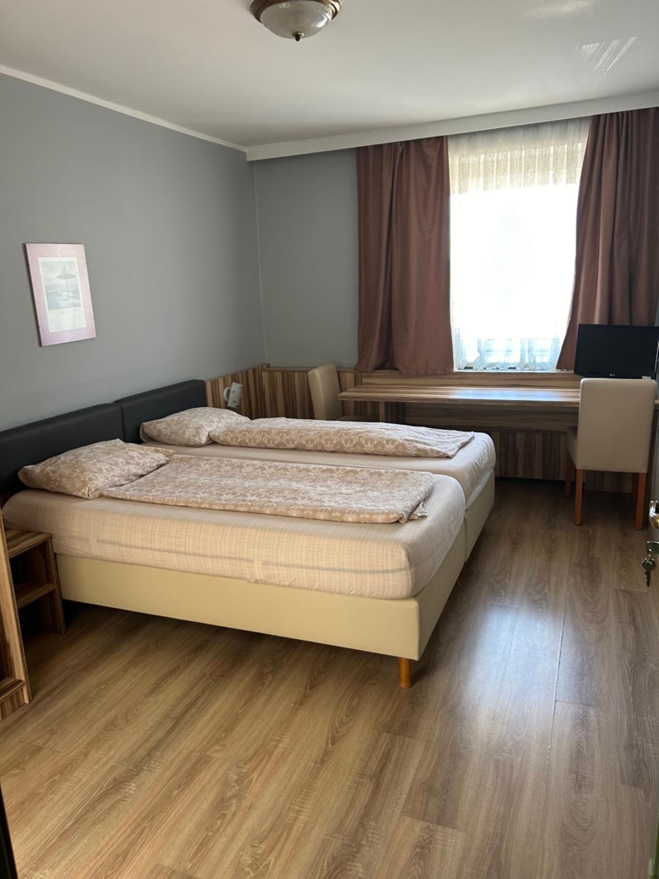 Double Room with Private Bathroom - Photo 14