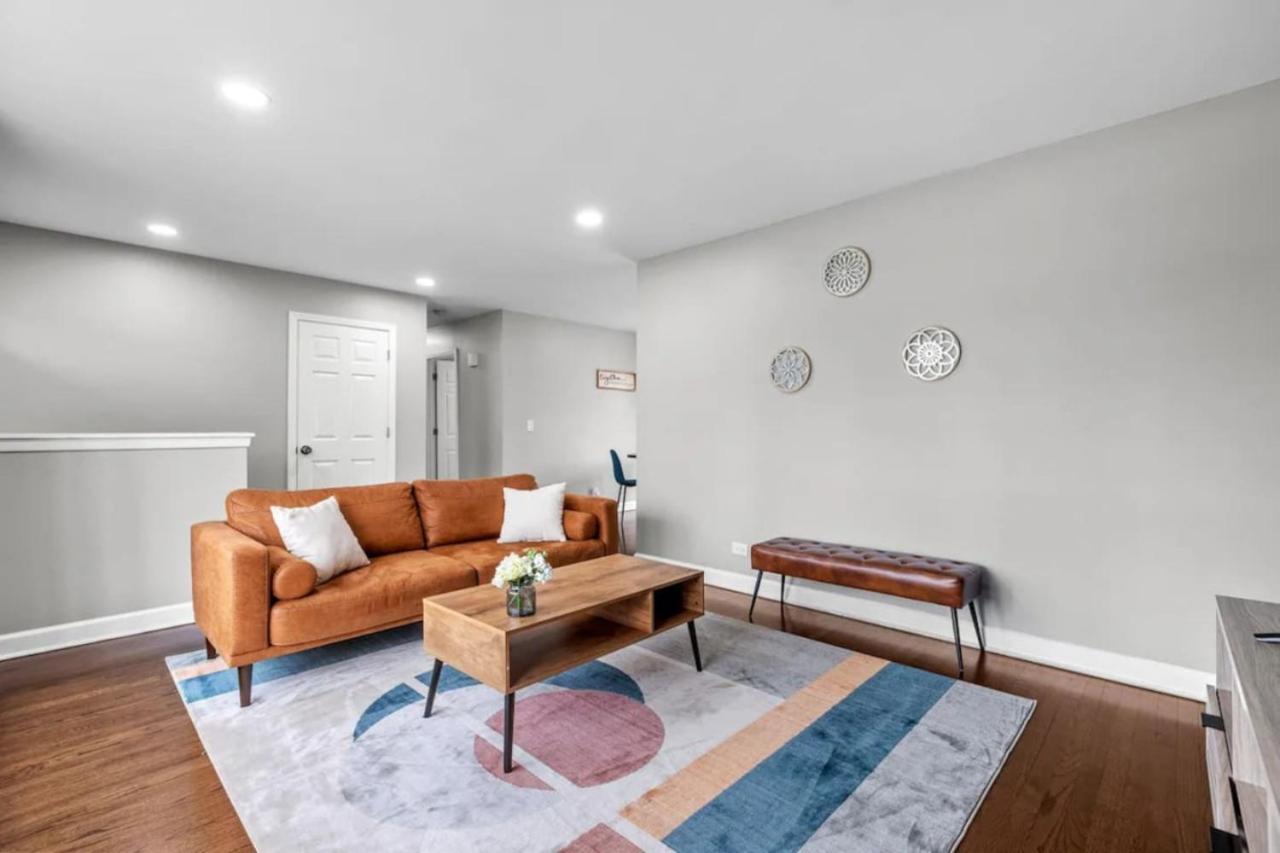 Five-Bedroom House photo 2