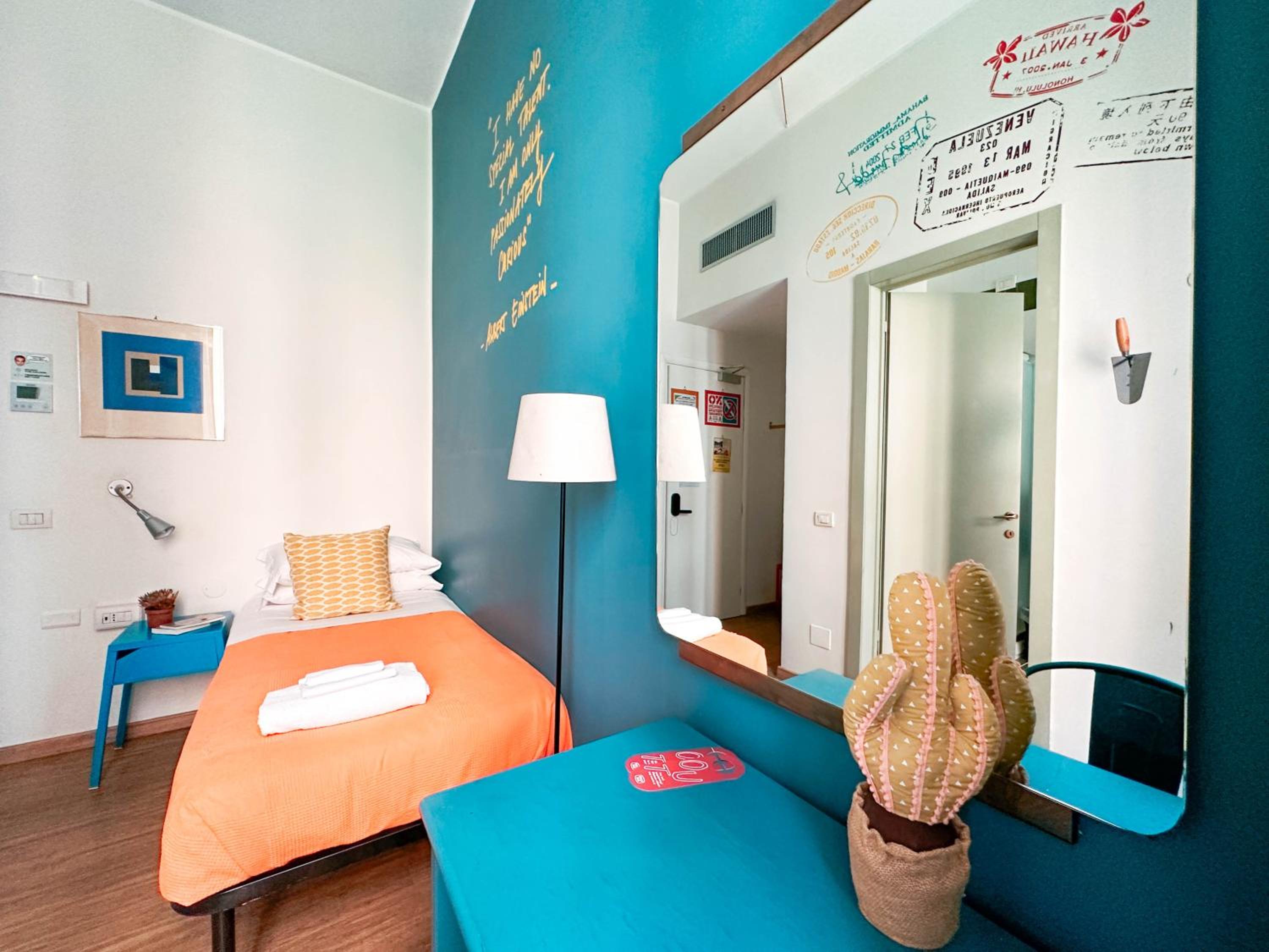Single Room with Private Bathroom photo 1