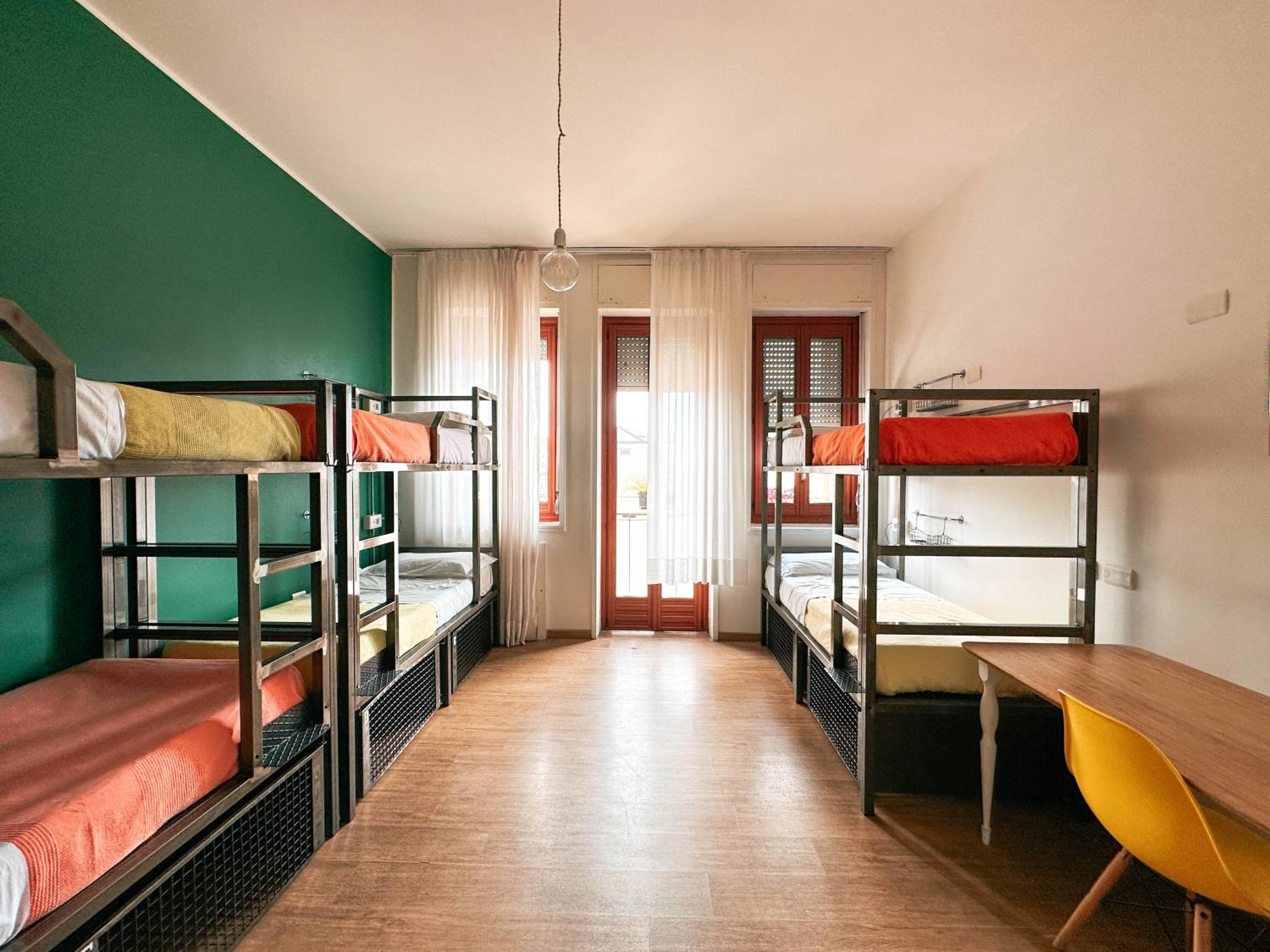 Bed in 6-Bed Mixed Dormitory Room photo 1