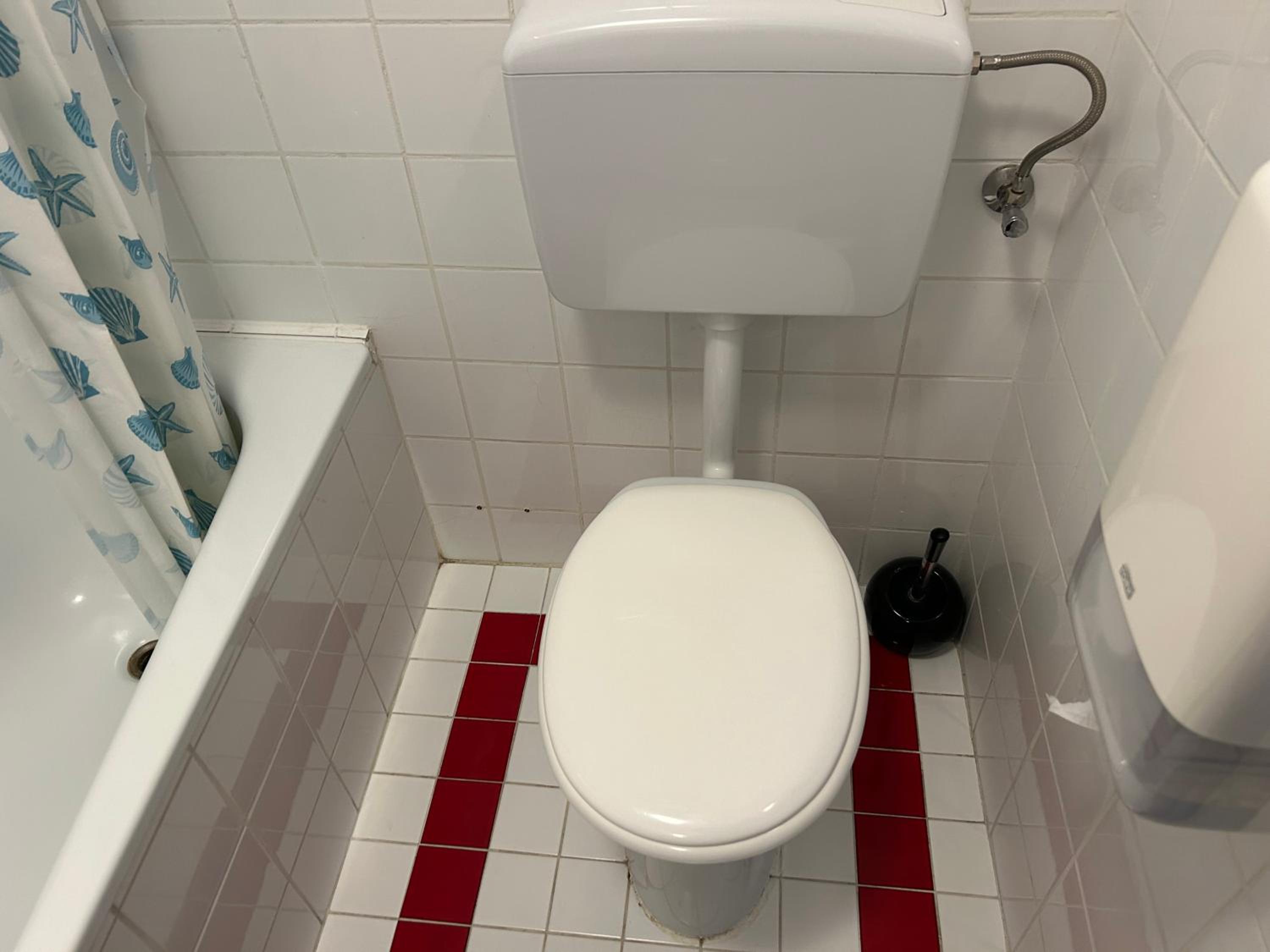 Double Room with Private Bathroom - Photo 11
