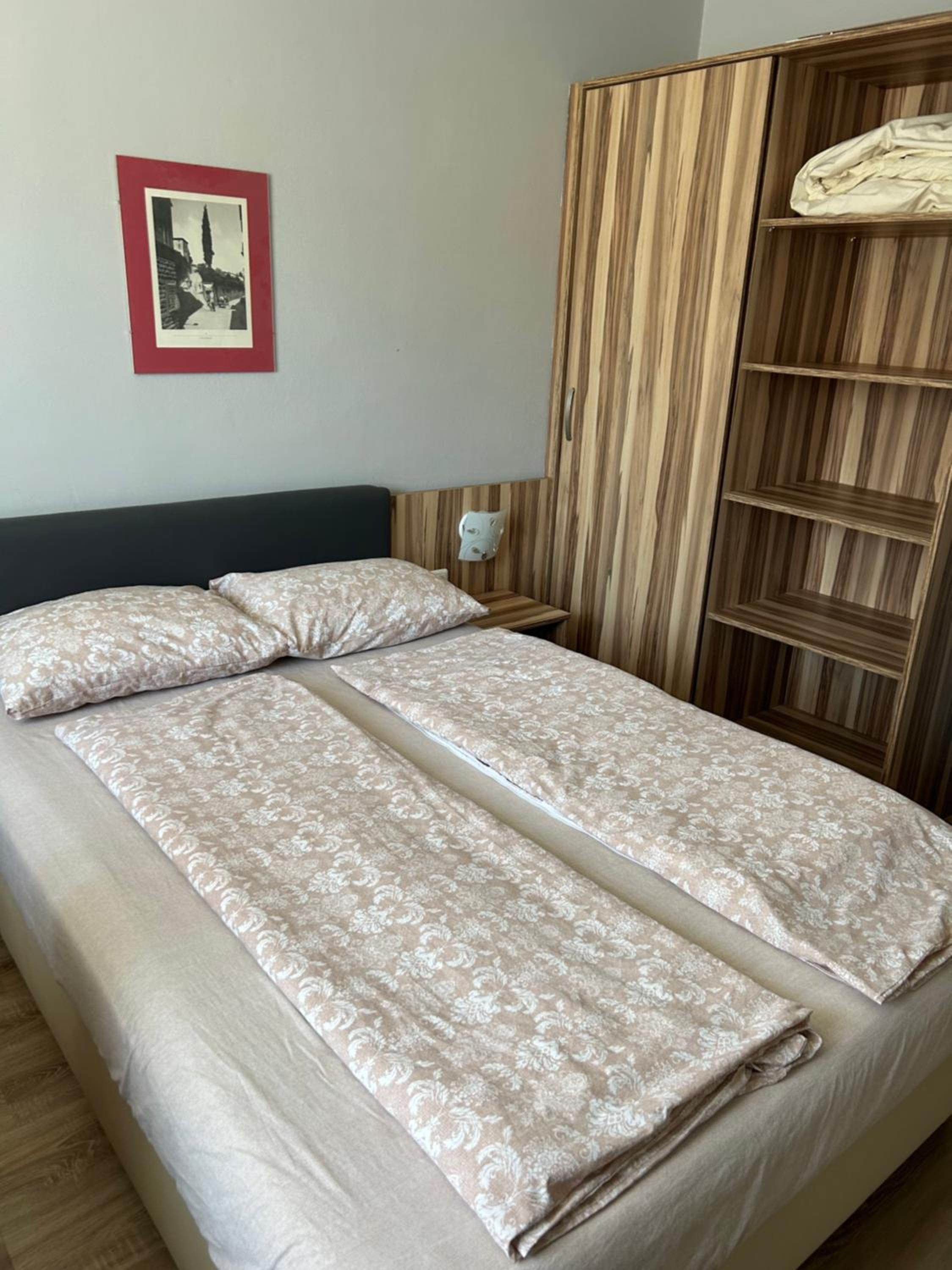 Double Room with Private Bathroom - Photo 9