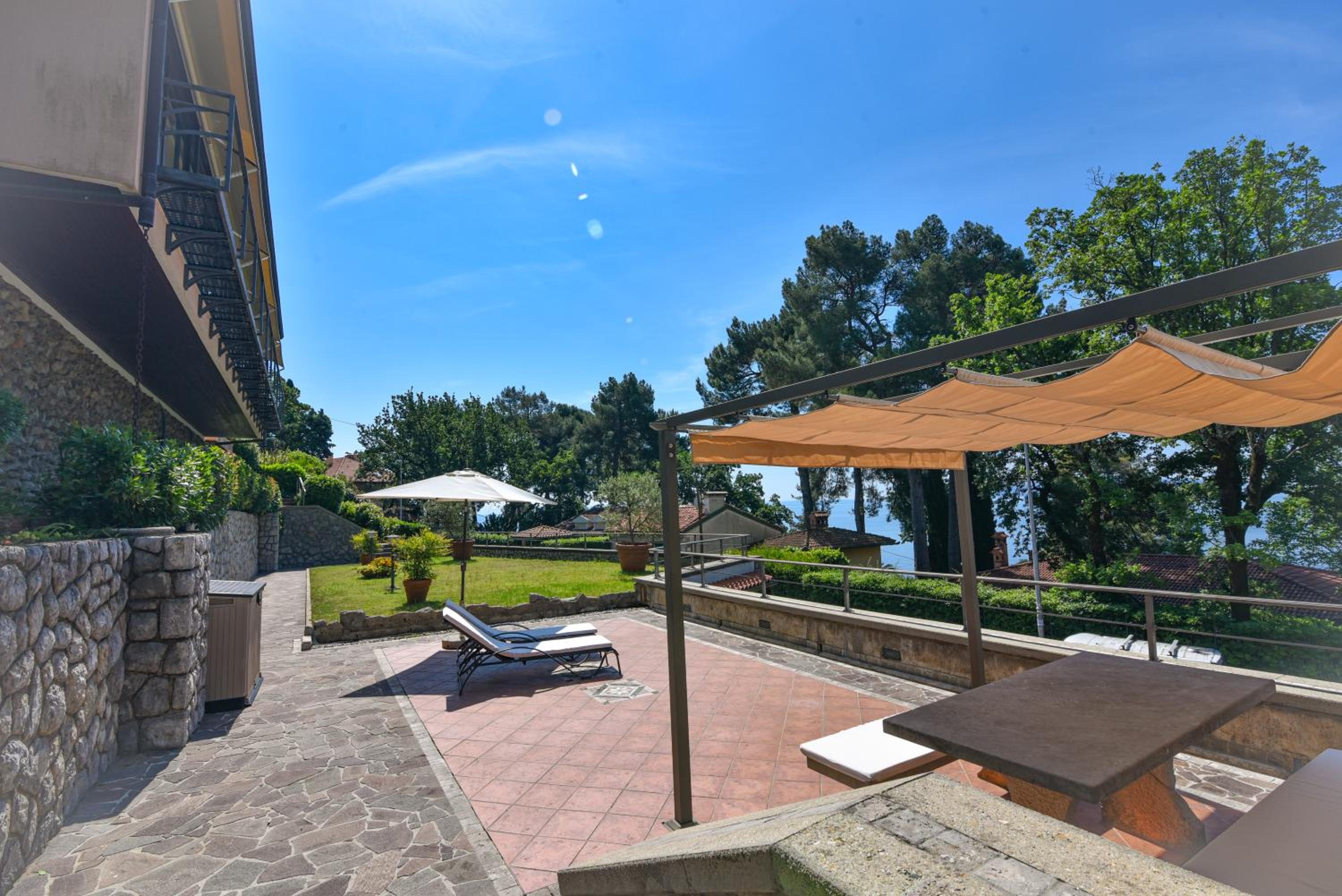 Apartment with Sea View photo 2