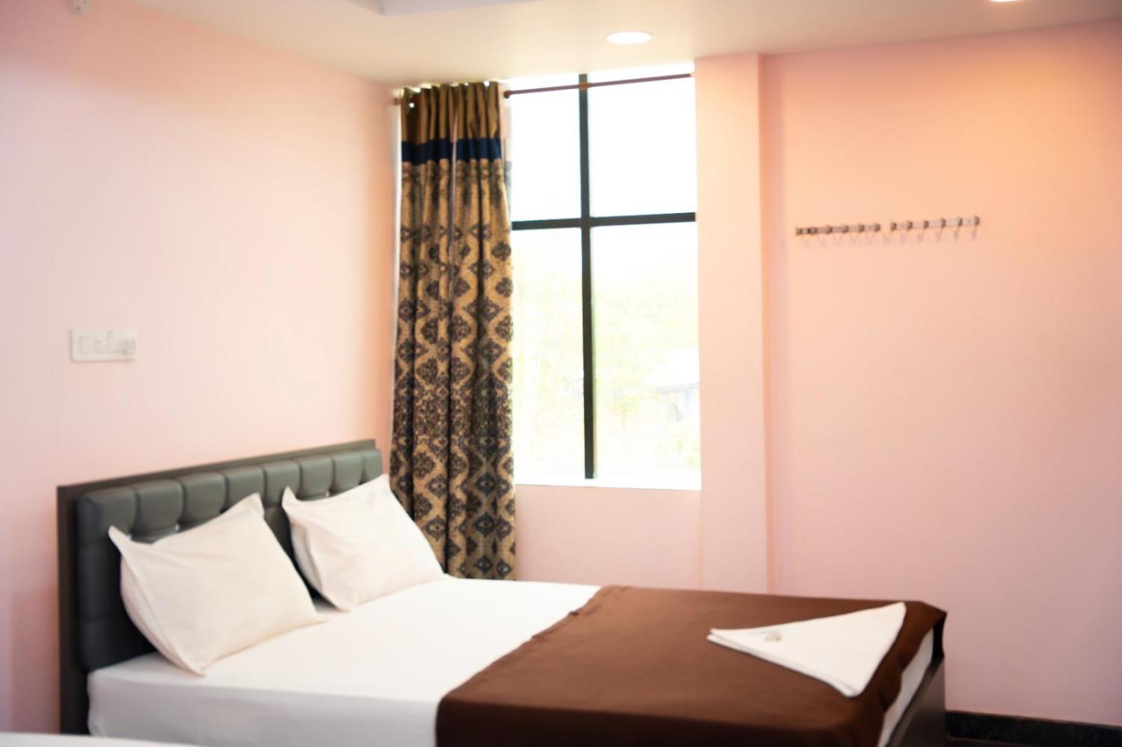 Standard Double Room with Fan photo 1