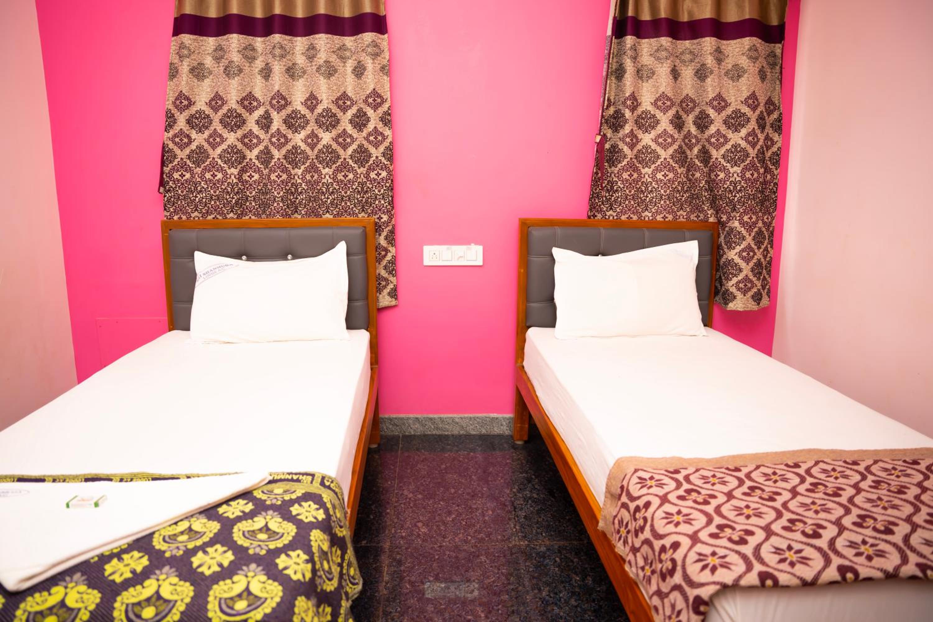 Standard Double or Twin Room photo 1
