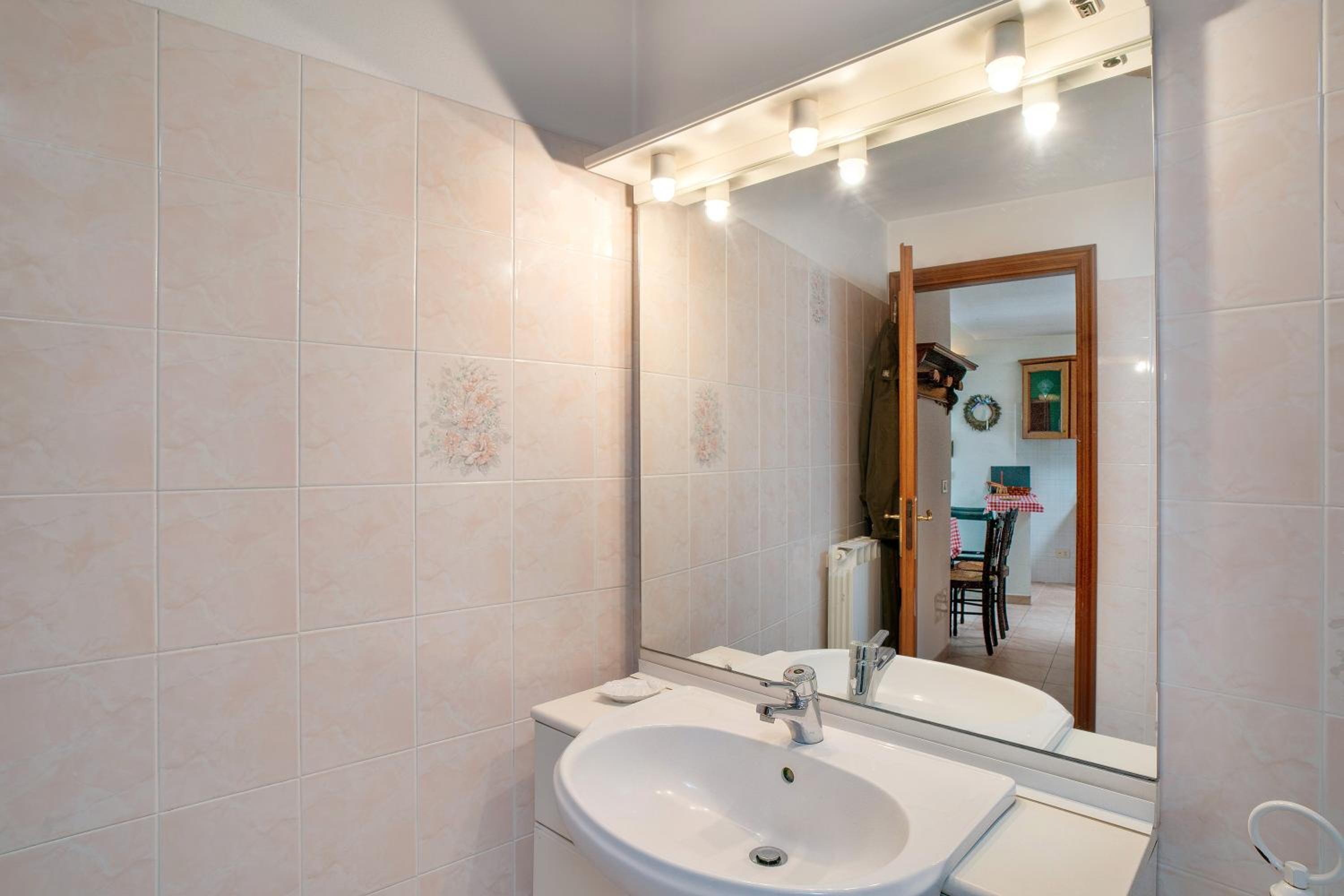Superior One-Bedroom Apartment photo 2