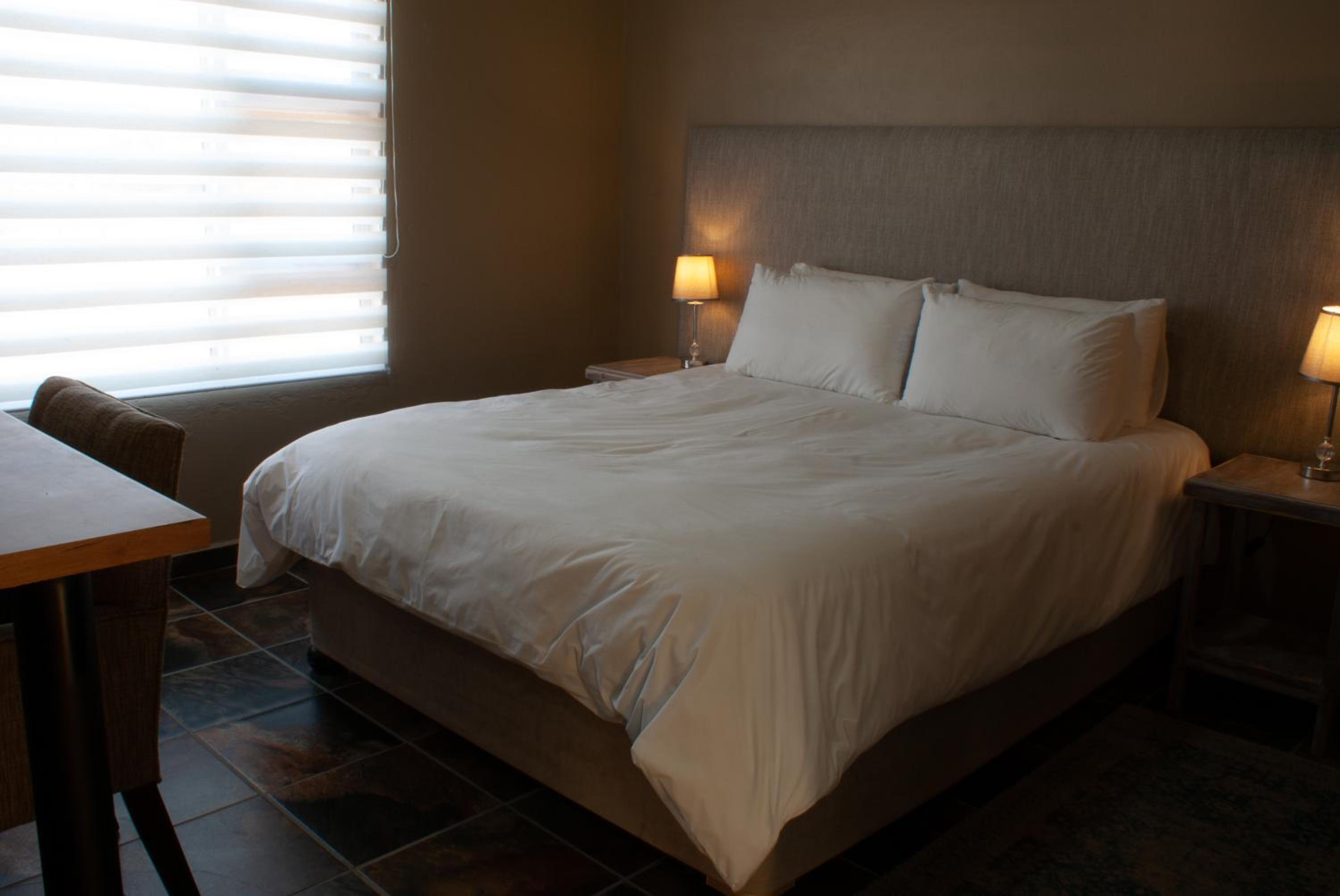 Eight-Bedroom House photo 1