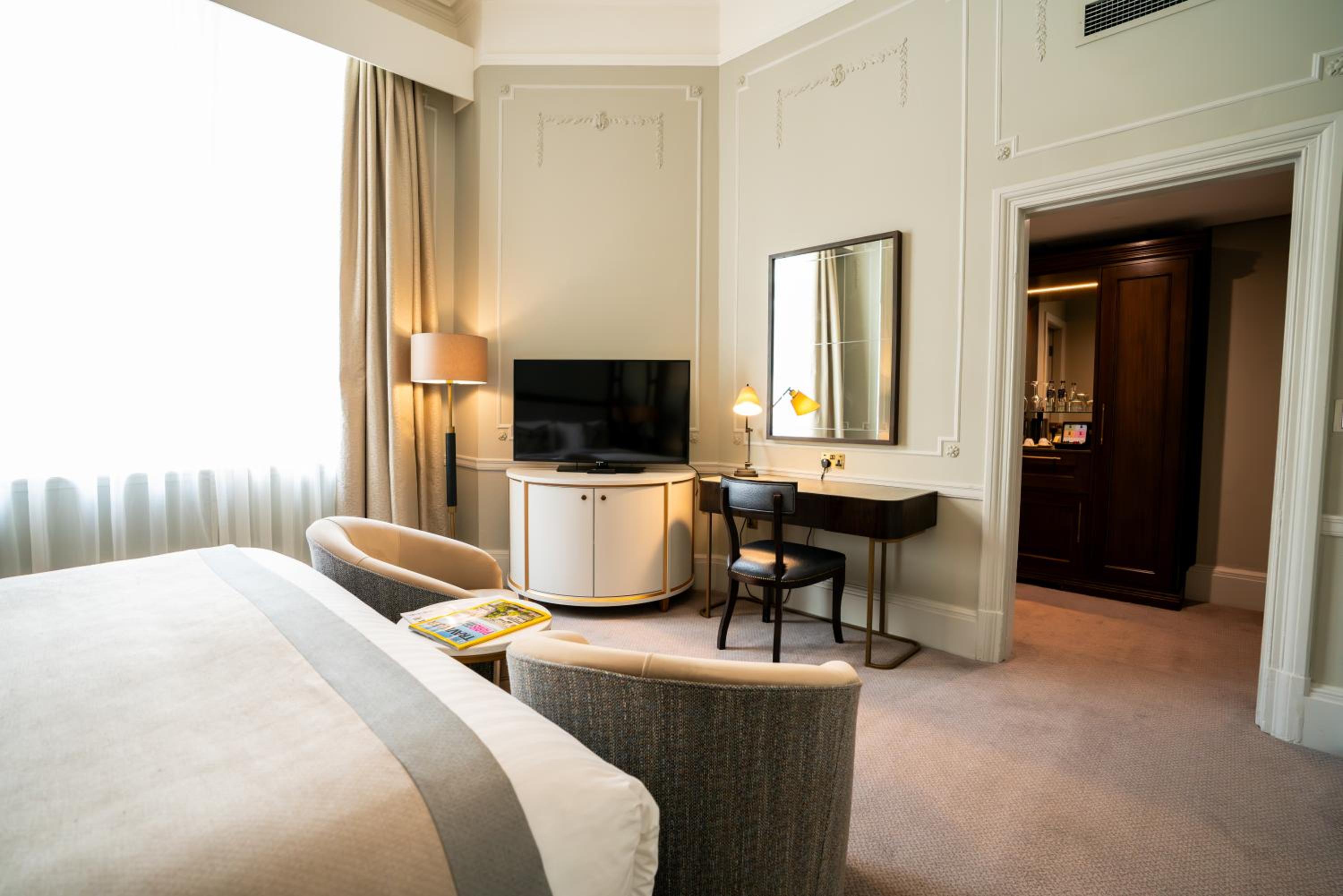 Deluxe King Room - Photo 3