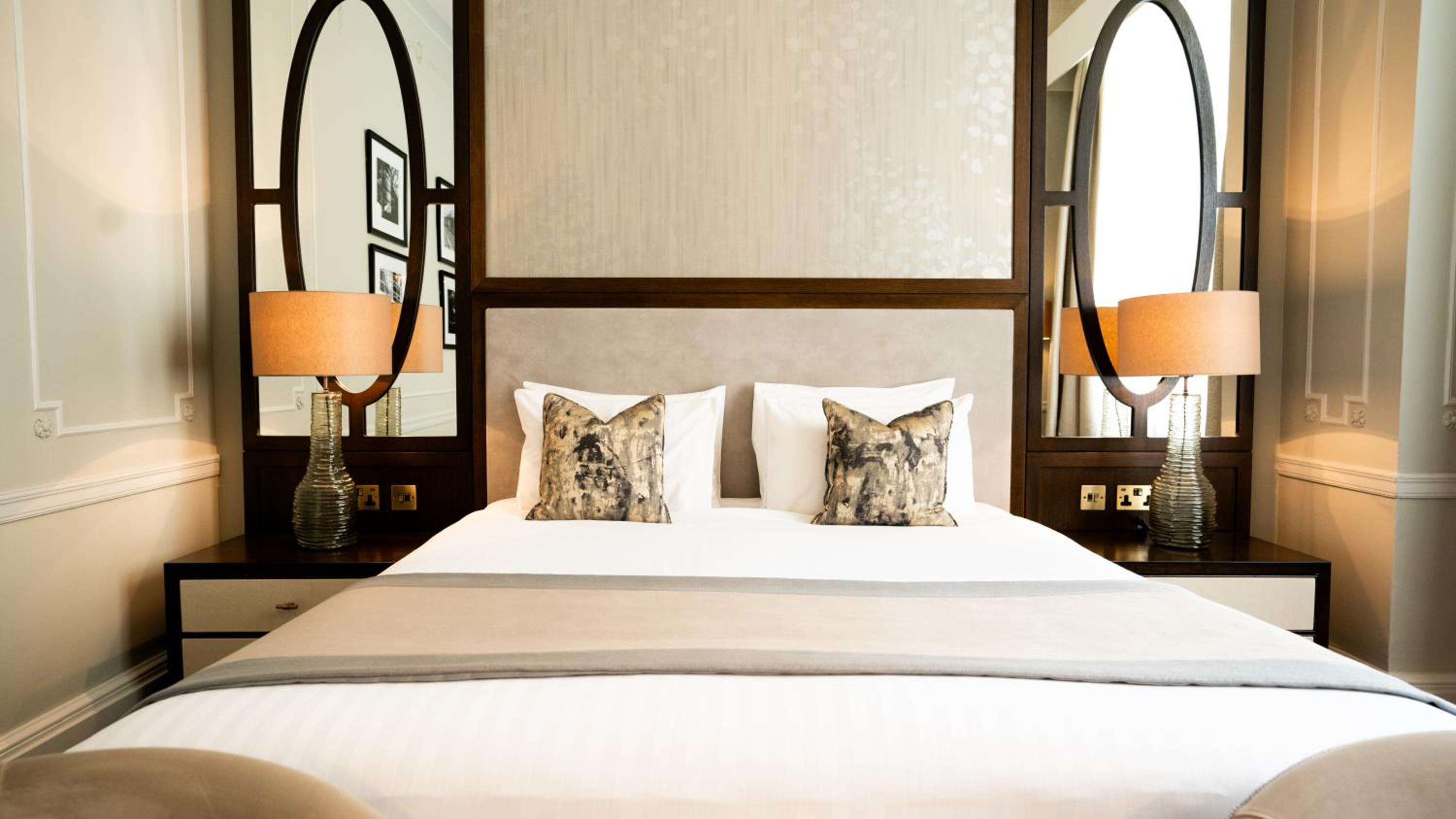 Deluxe King Room - Photo 1