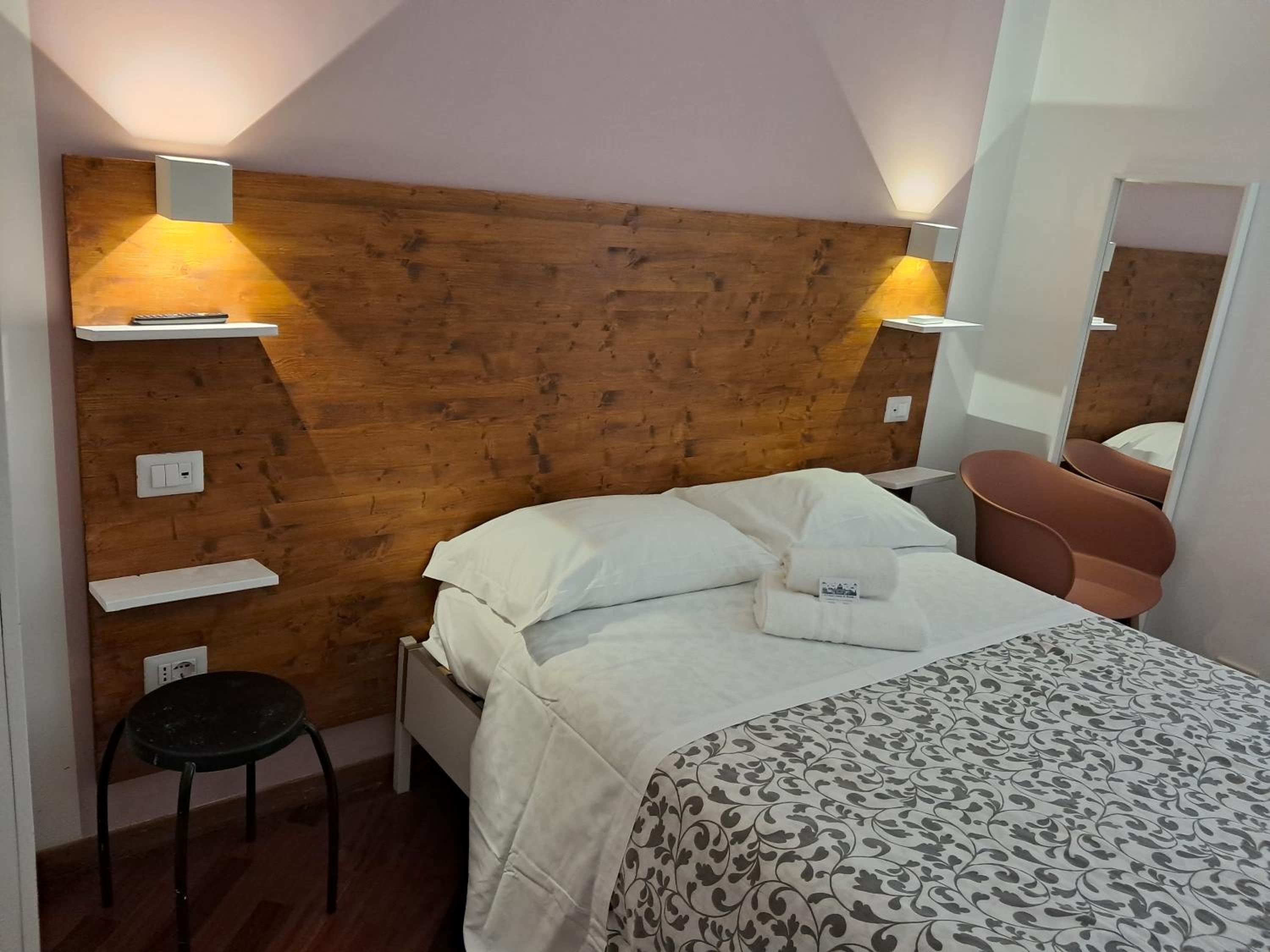 Double or Twin Room with Shared Bathroom photo 3