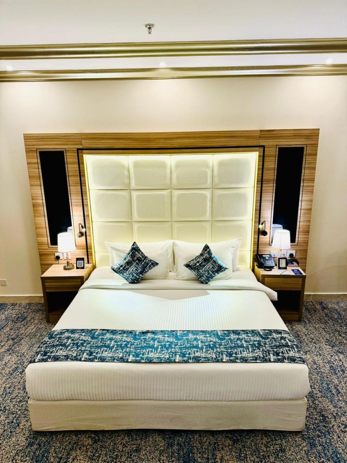 Standard King Room - Photo 6