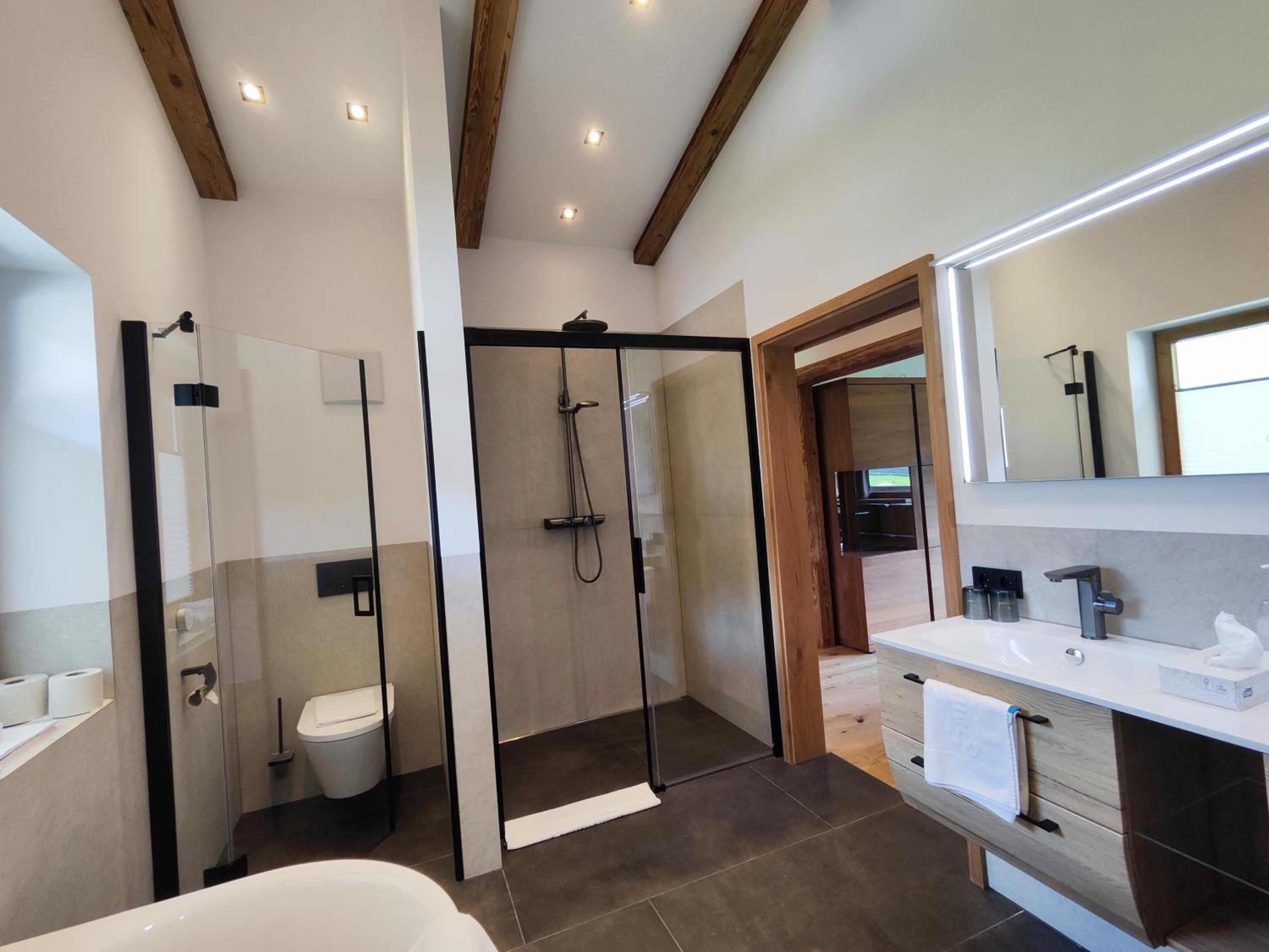 Two-Bedroom Apartment with Water View photo 2