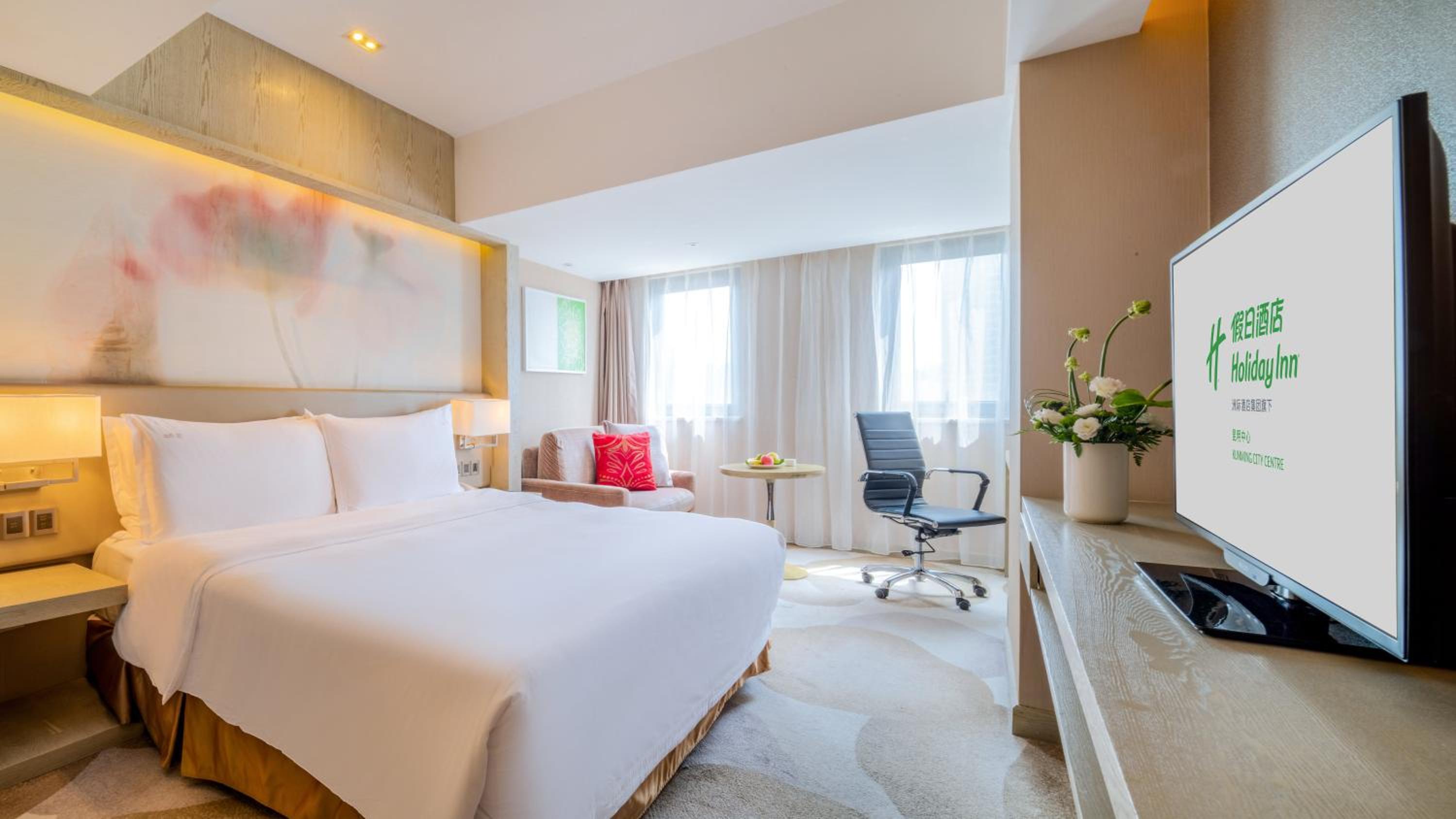 Premium King Room - Photo 7