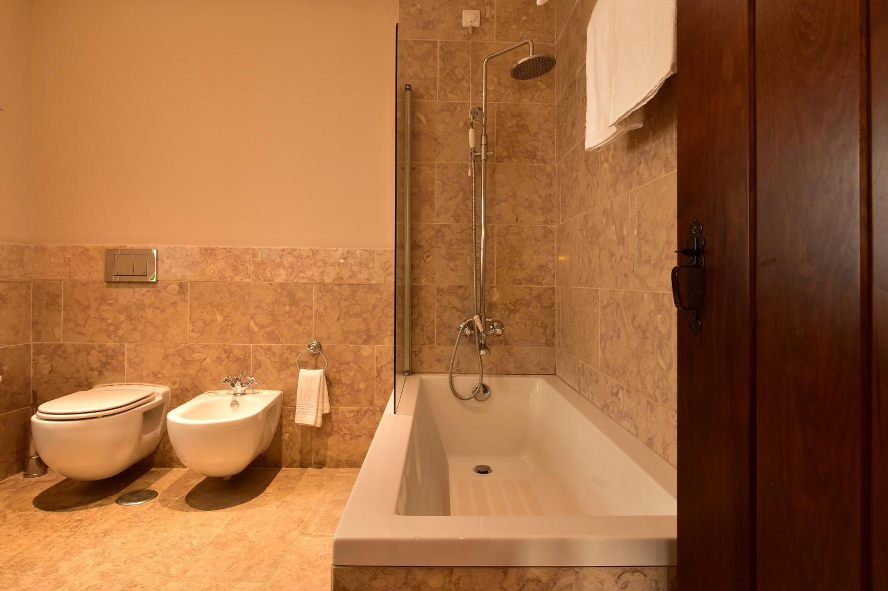 Superior Double or Twin Room thumbnail 5