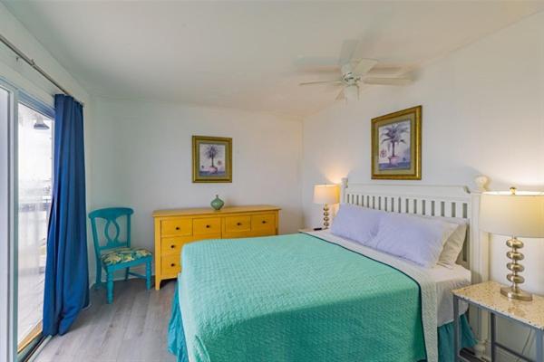 Eight-Bedroom House photo 1