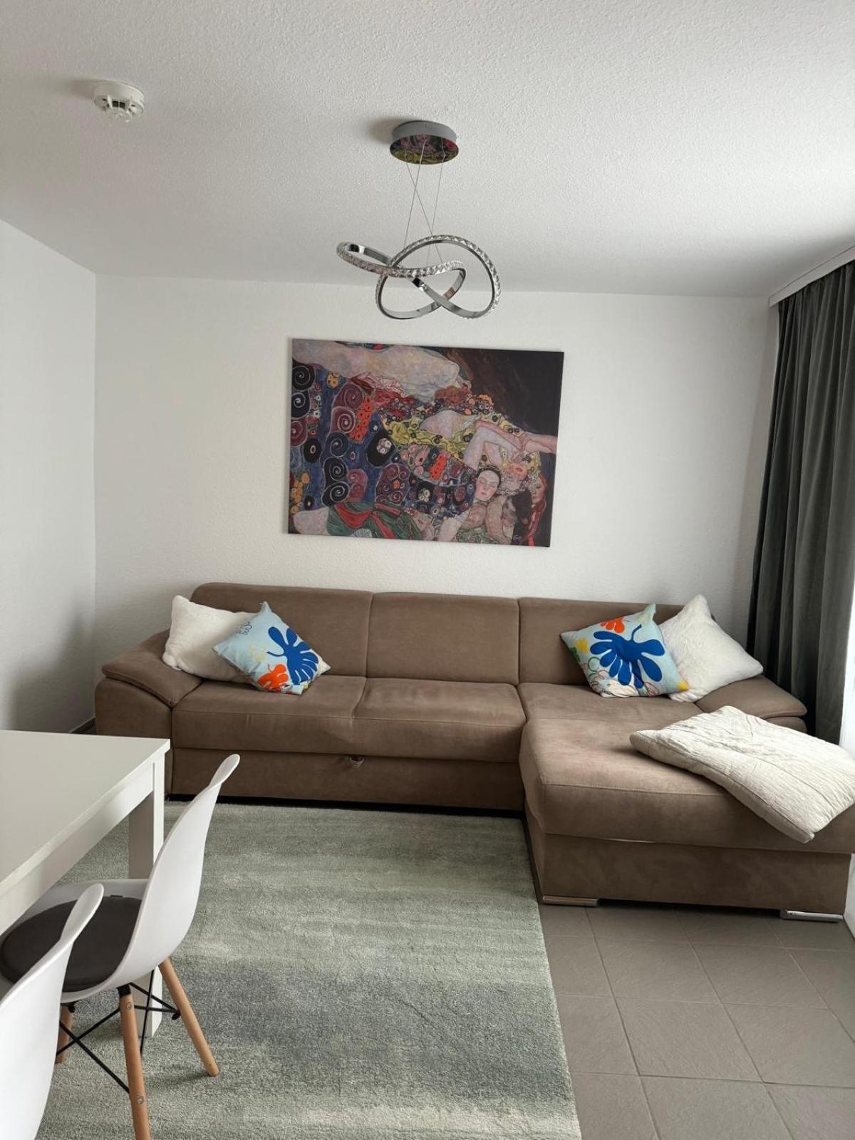 One-Bedroom Apartment photo 2