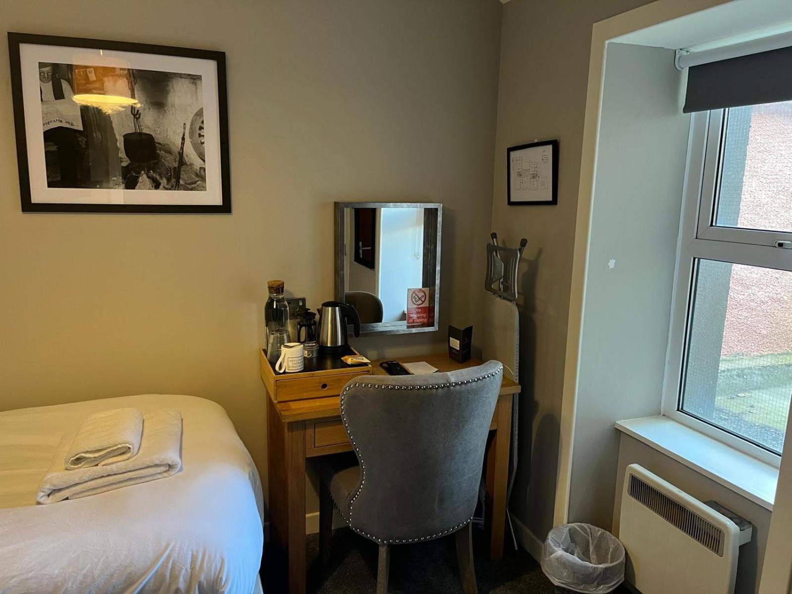 Budget Single Room photo 2