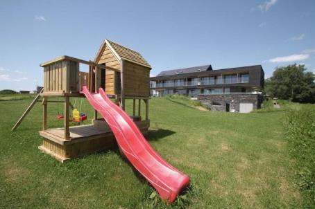 Five-Bedroom House photo 3