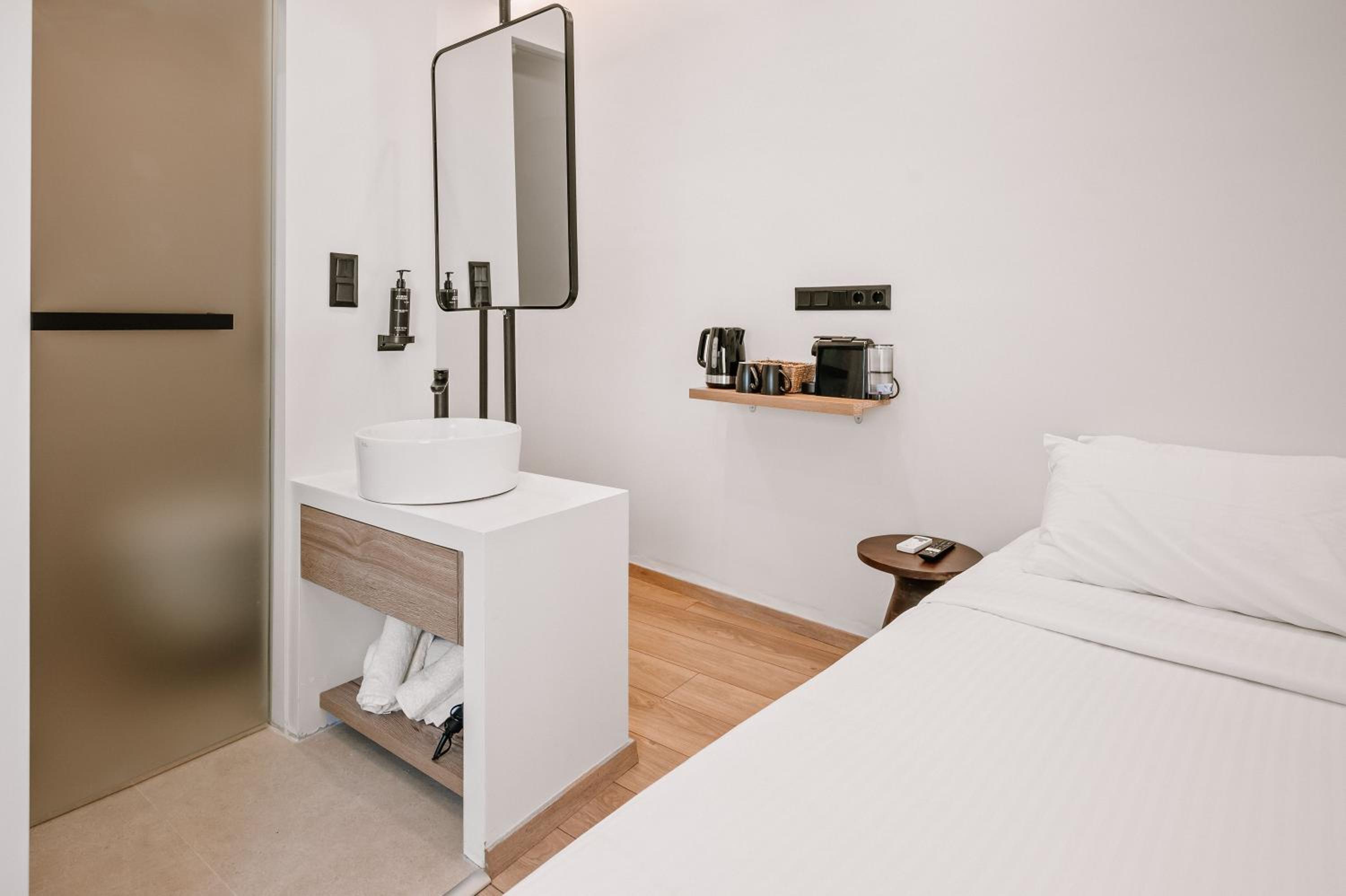 Economy Double Room photo 2