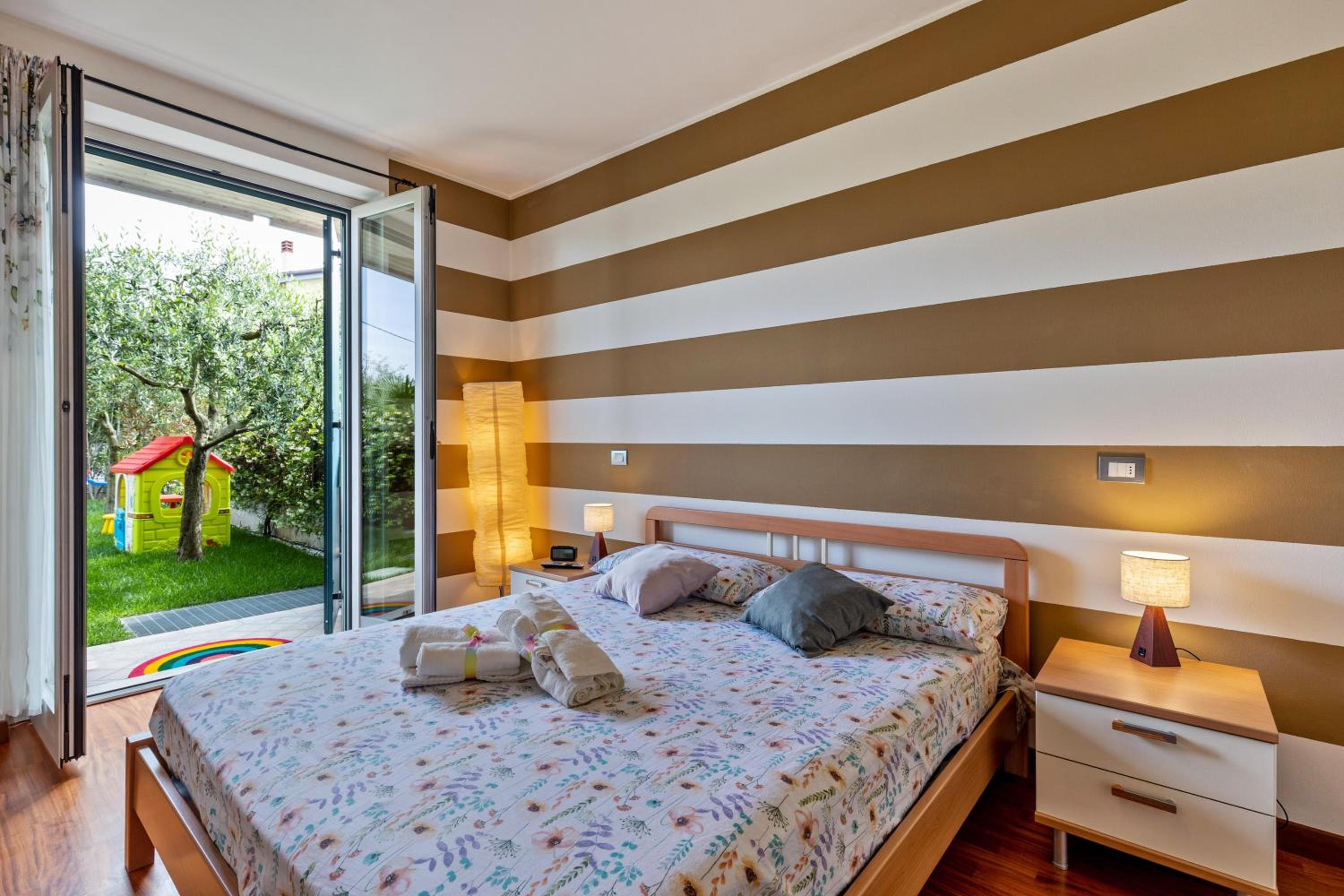 Two-Bedroom Deluxe Apartment with Garden View