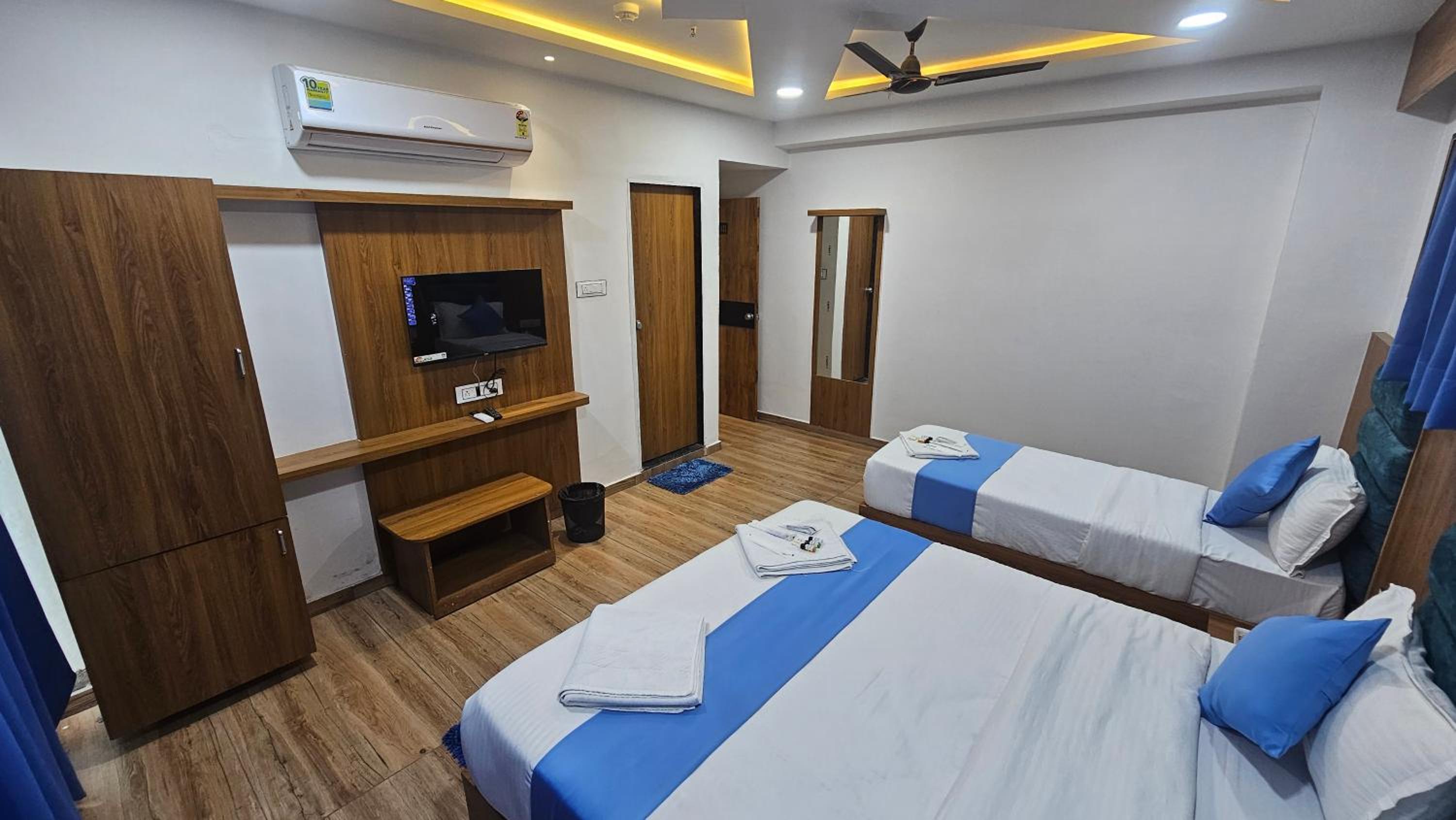 Triple Room with City View