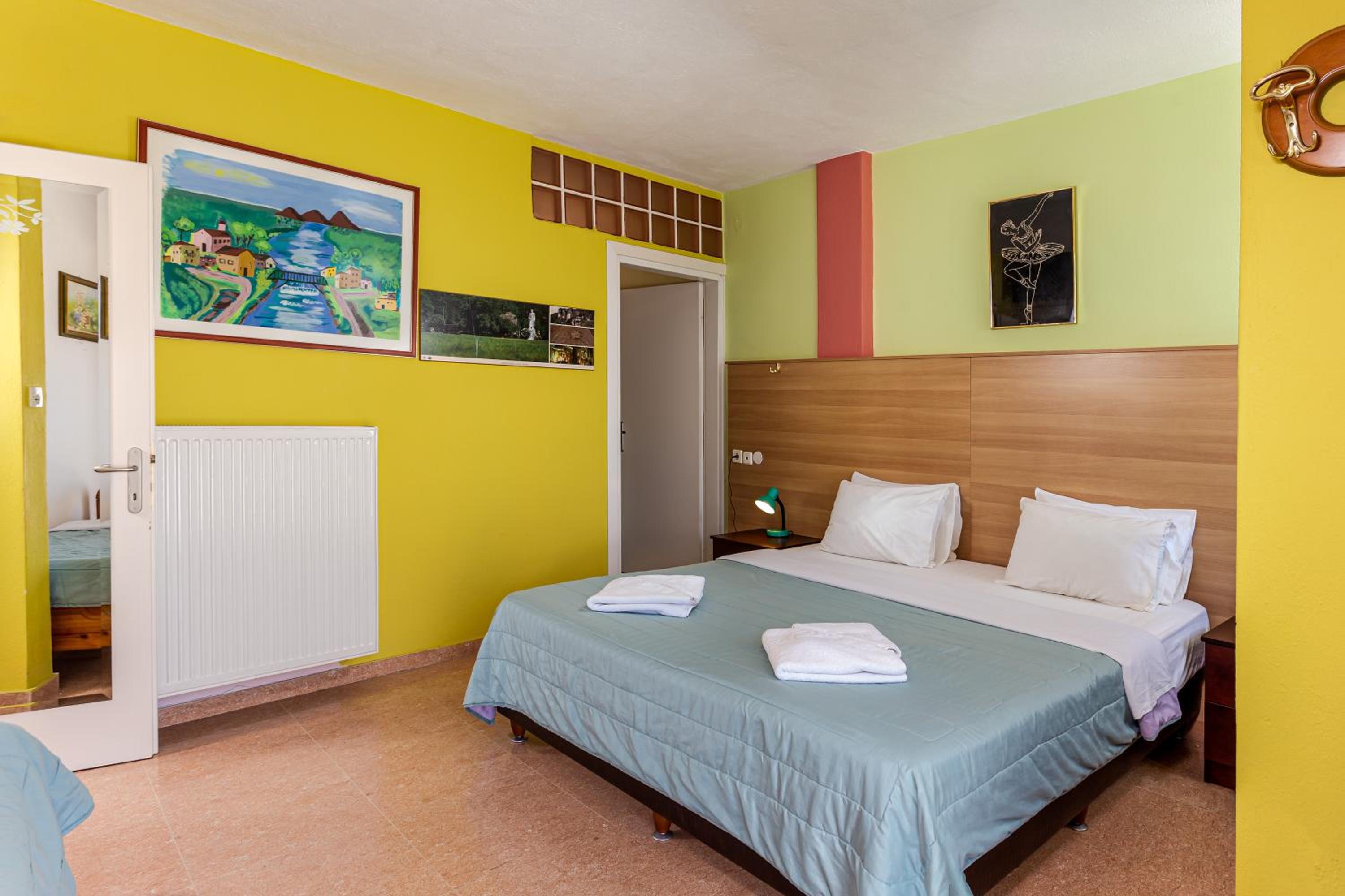 Deluxe King Suite photo 1