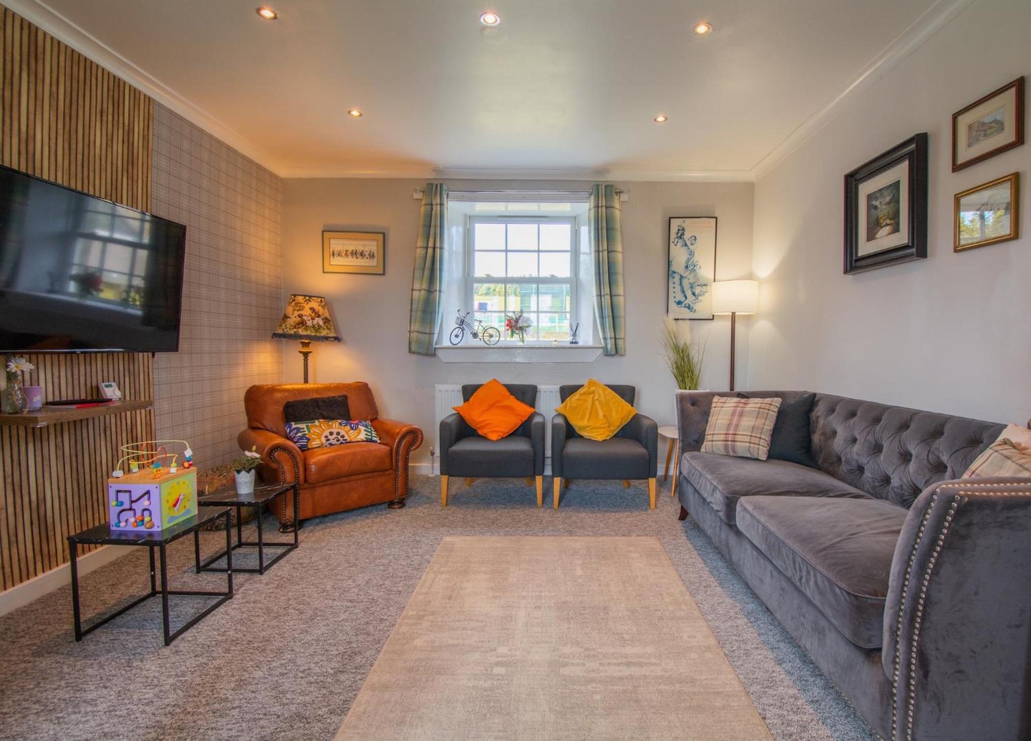 Three-Bedroom Cottage photo 2
