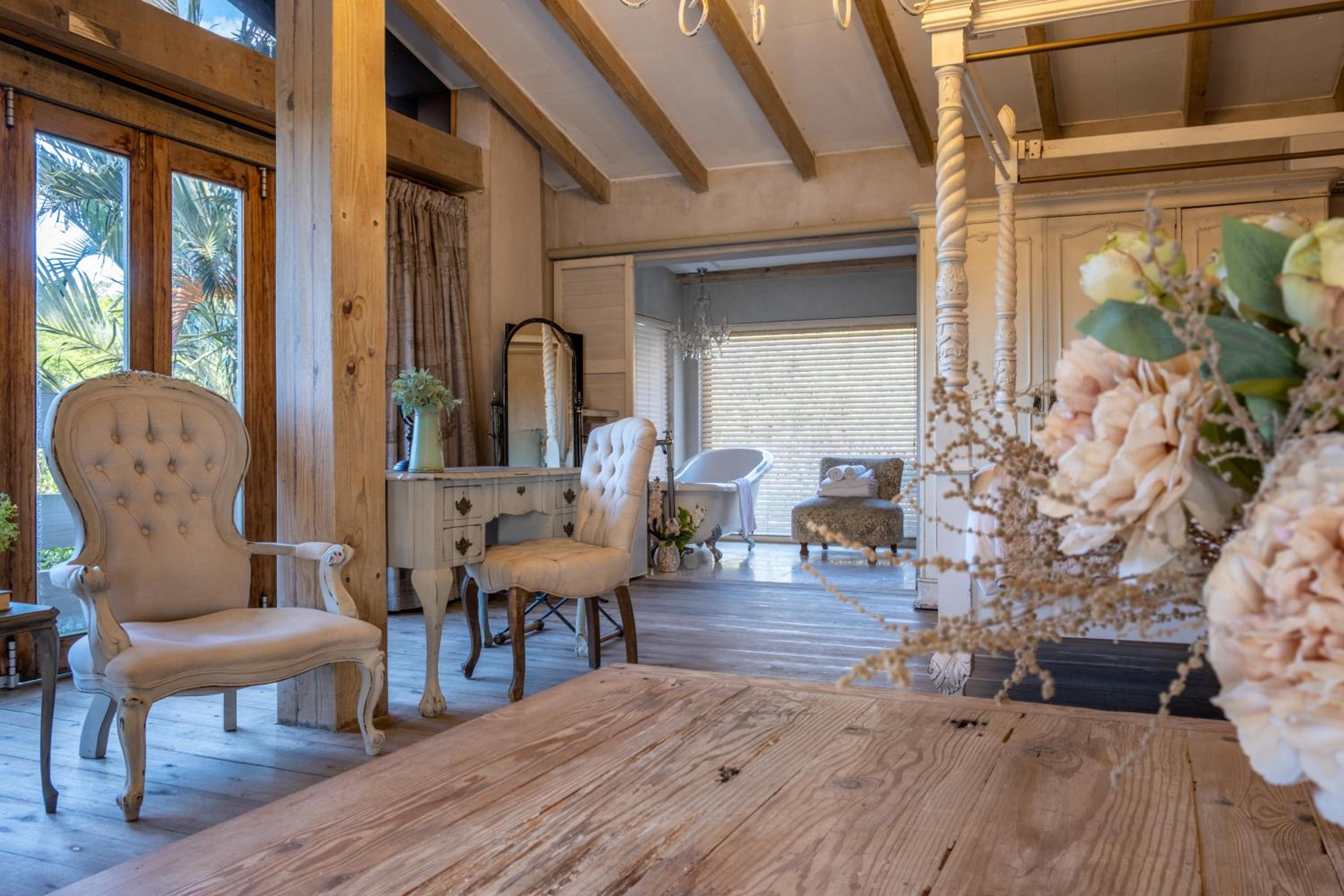 Superior Suite - Photo 11