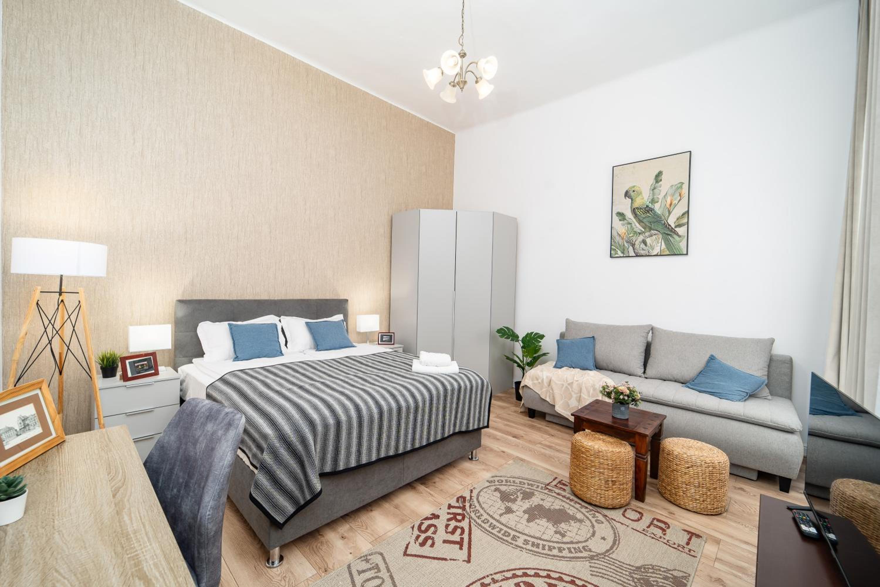One-Bedroom Apartment photo 1